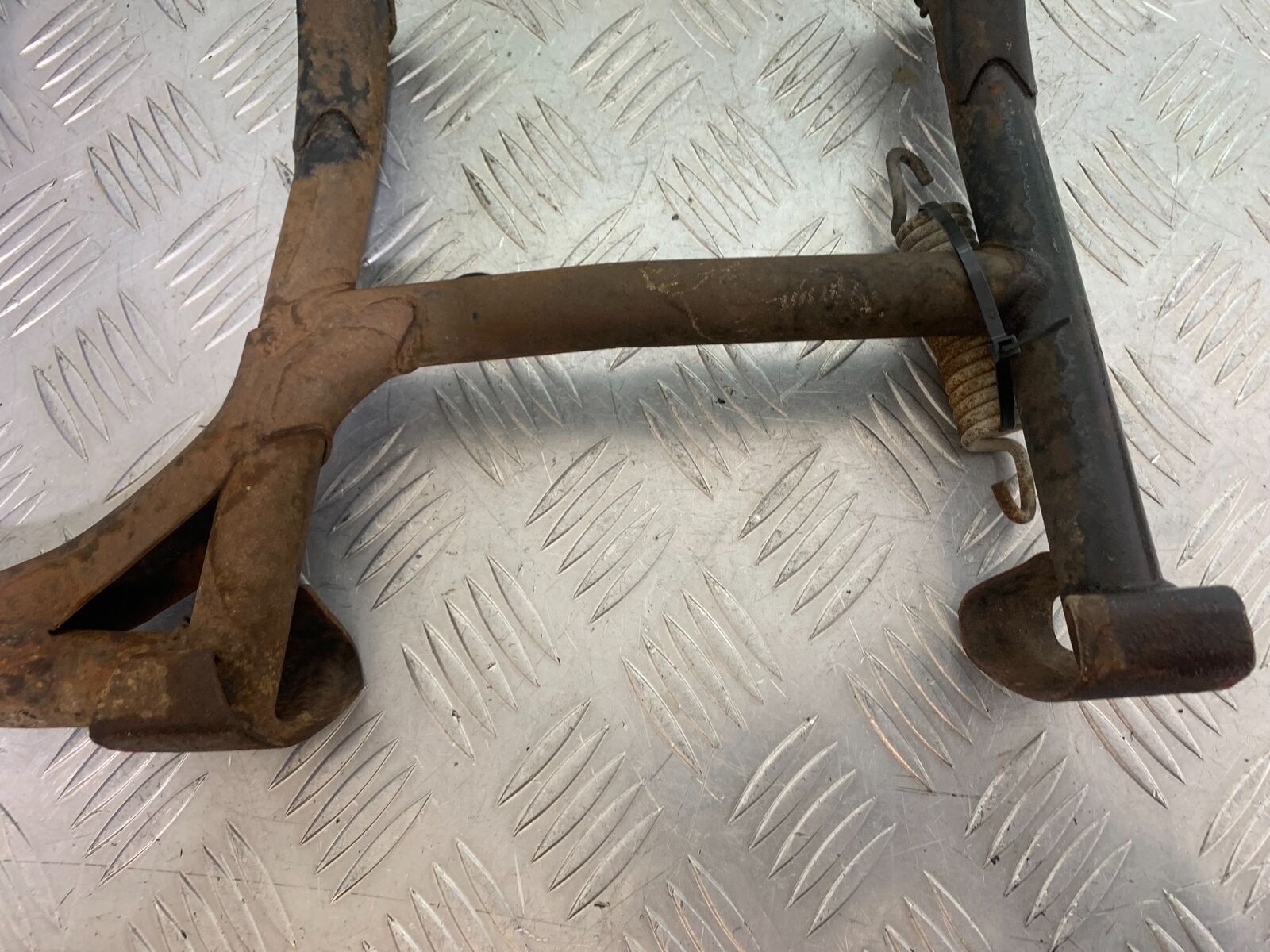 YAMAHA XS1100 MIDNIGHT SPECIAL CENTER STAND  YEAR 1980-1982 (CMB1122)