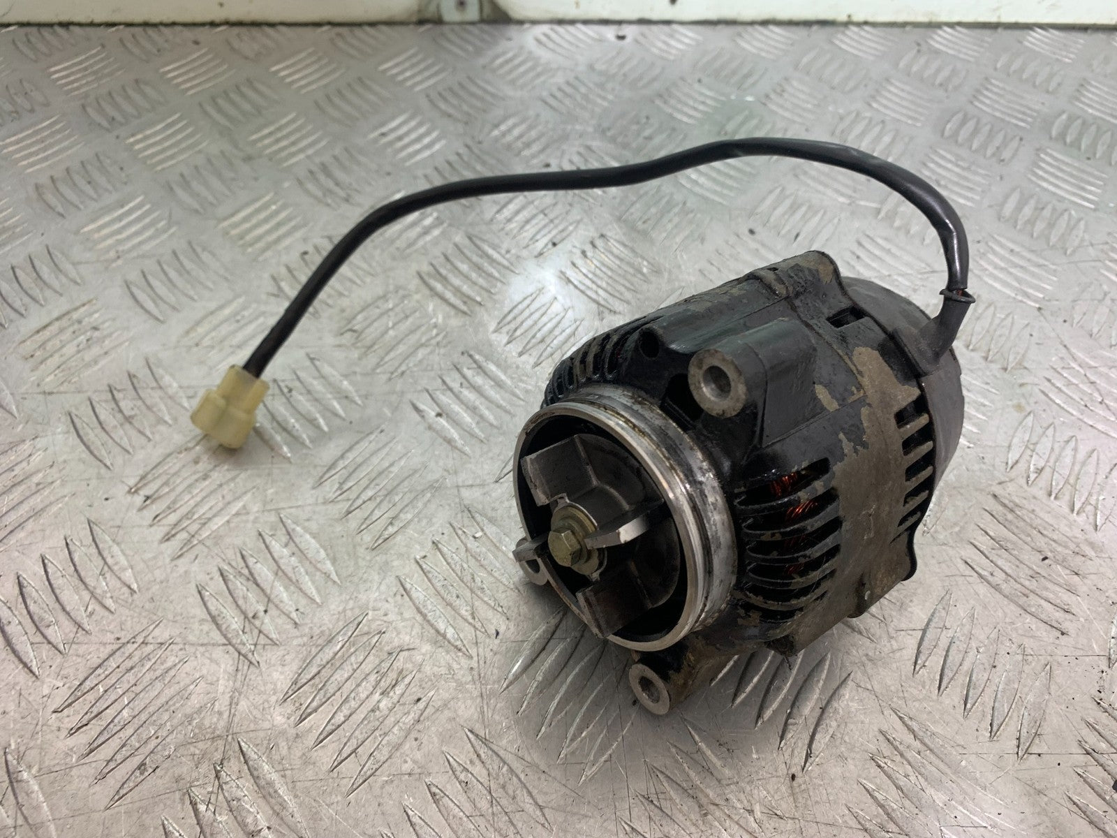 TRIUMPH TROPHY 900 ALTERNATOR  YEAR 1991-95 (CMB1251)