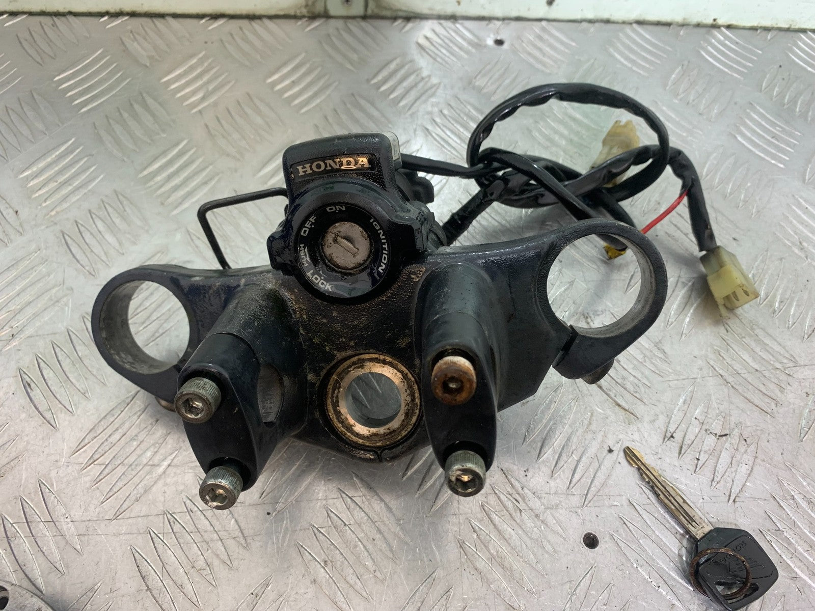 HONDA NT650 V DEAUVILLE ECU LOCKS KEY  YEAR 1999 (CMB1268)