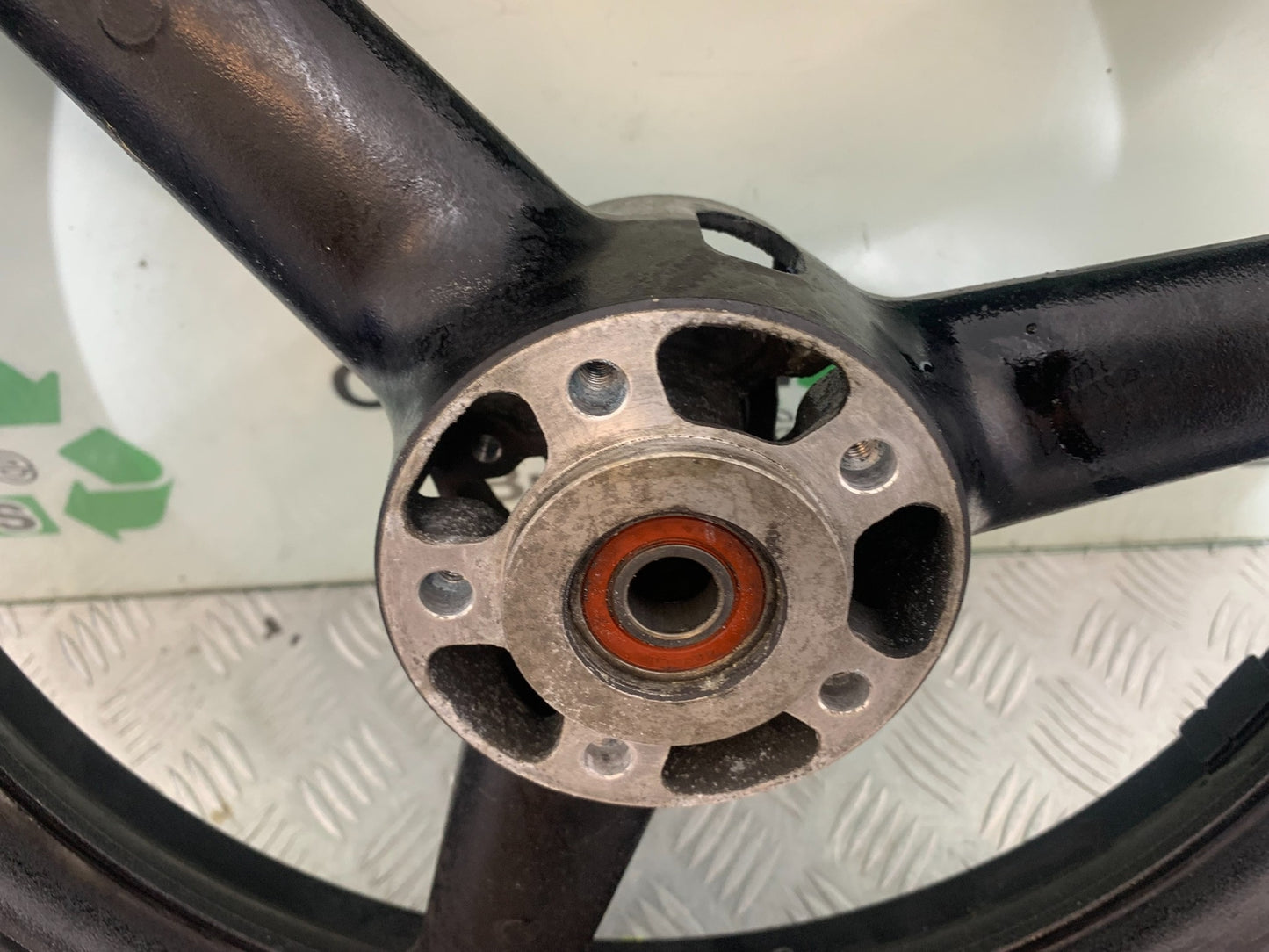 SUZUKI GSF600 GSF 600 BANDIT FRONT WHEEL  YEAR 2001-2003 (CMB1157)