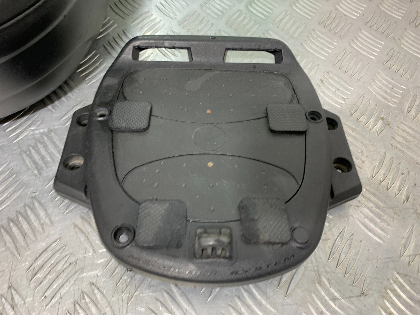 KAWASAKI GTR1400 GTR 1400 TOP BOX PLATE AND KEY YEAR 2007-2009 (CMB1306)