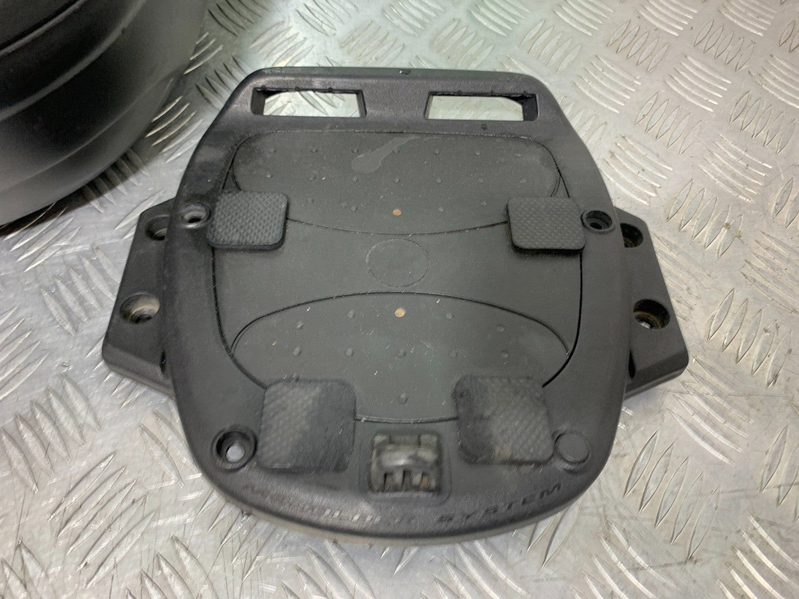 KAWASAKI GTR1400 GTR 1400 TOP BOX PLATE AND KEY YEAR 2007-2009 (CMB1306)