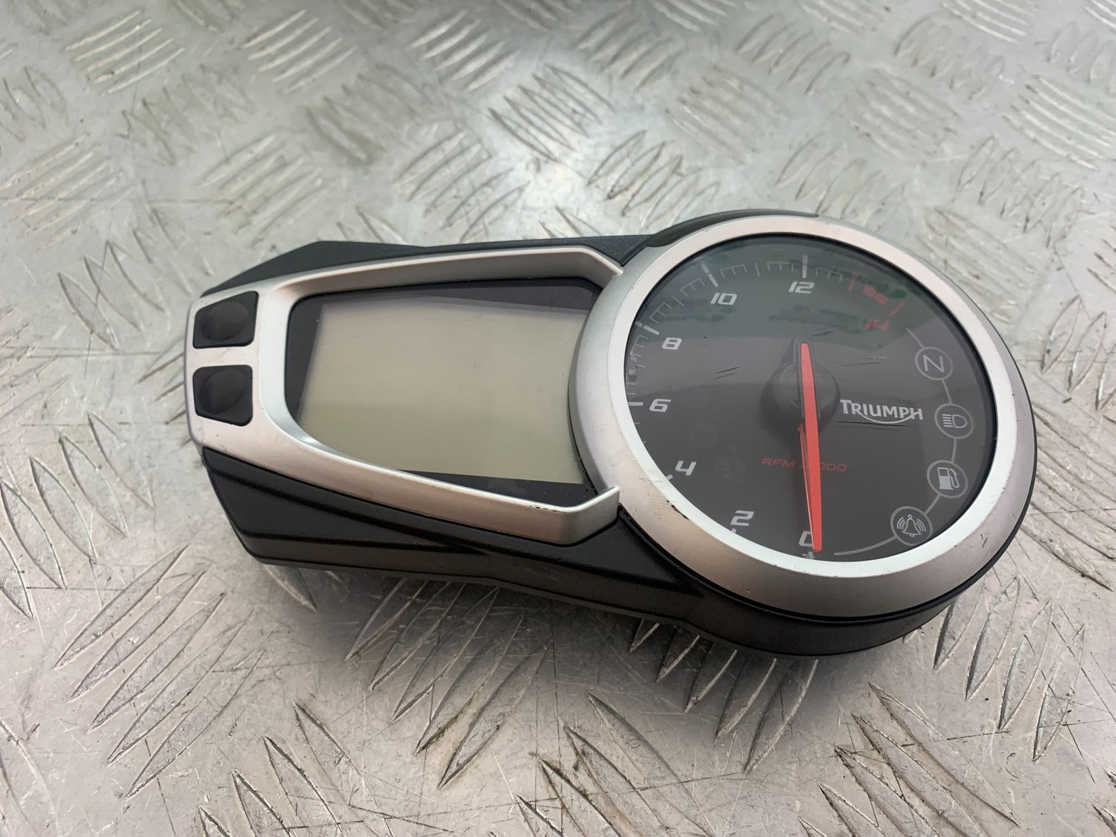 TRIUMPH 675 STREET TRIPLE CLOCKS SPEEDO DASH   2013-2016(CMB1186)