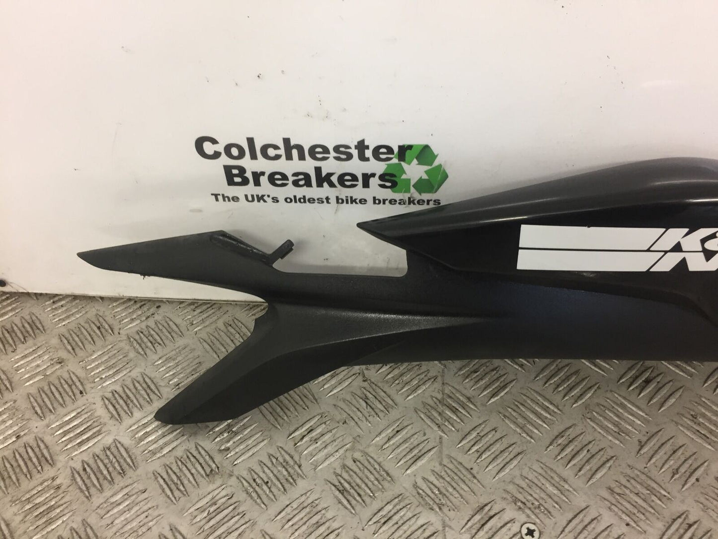 HONDA CBR125 CBR 125 RIGHT SEAT PANEL    YEAR 2011-2014