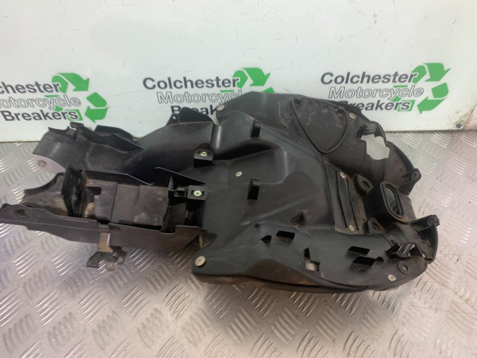 HONDA VFR800 VFR 800 V-TEC UNDERTRAY  YEAR 2002 -09 (CMB1296)