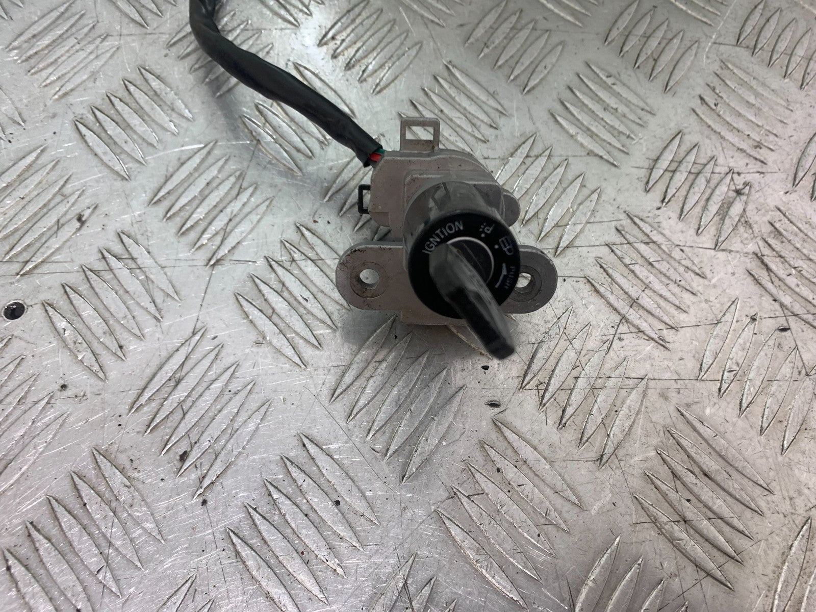 DUCATI 996 SPS 748 916 998 IGNITION SWITCH AND KEY  1999-2000 (CMB1209)