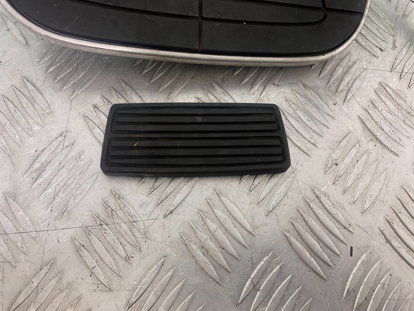 HONDA VTX1300 S-6  RIGHT FOOTBOARD  YEAR 2004-09 (CMB1159)