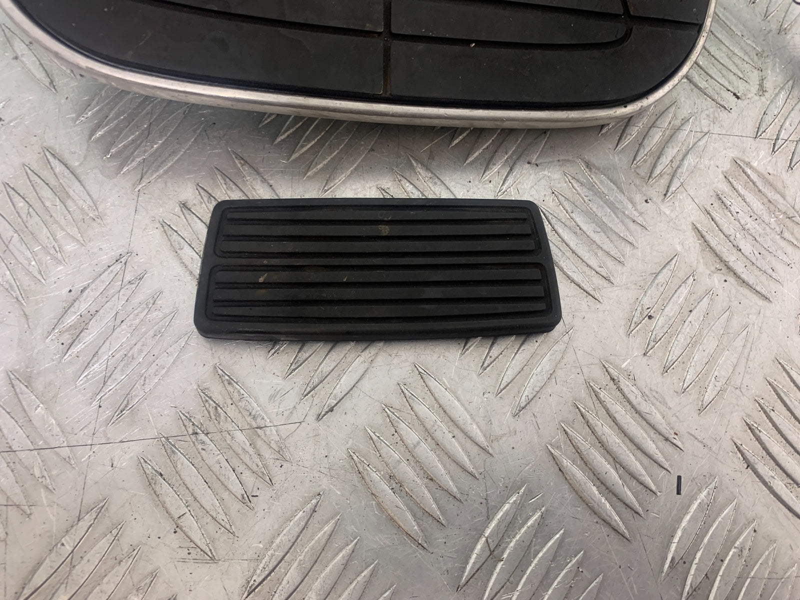 HONDA VTX1300 S-6  RIGHT FOOTBOARD  YEAR 2004-09 (CMB1159)