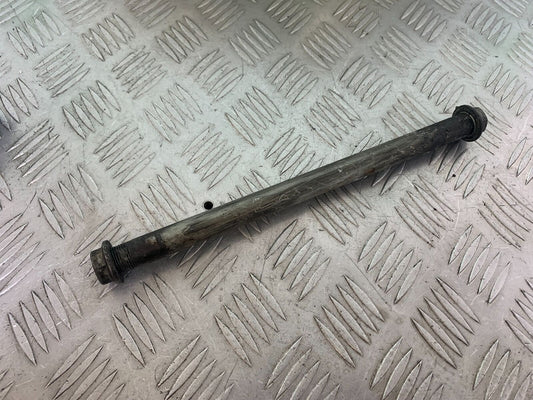 KAWASAKI ZX6R ZX636 SWINGARM SPINDLE  YEAR 2002  (CMB1100)