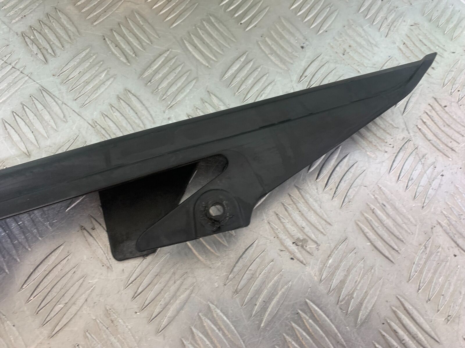 KAWASAKI ZX6R ZX6 J CHAIN GUARD  YEAR 2000 (CMB1129)