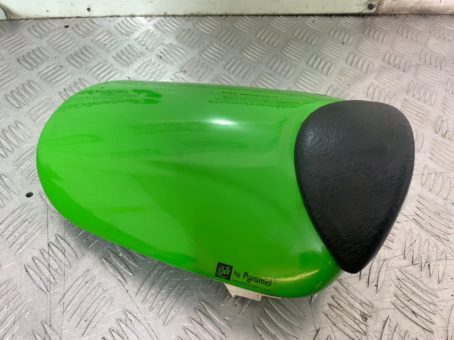 KAWASAKI ZX9R ZX9 R REAR SEAT COWL  YEAR 1998-1999 (CMB1329)
