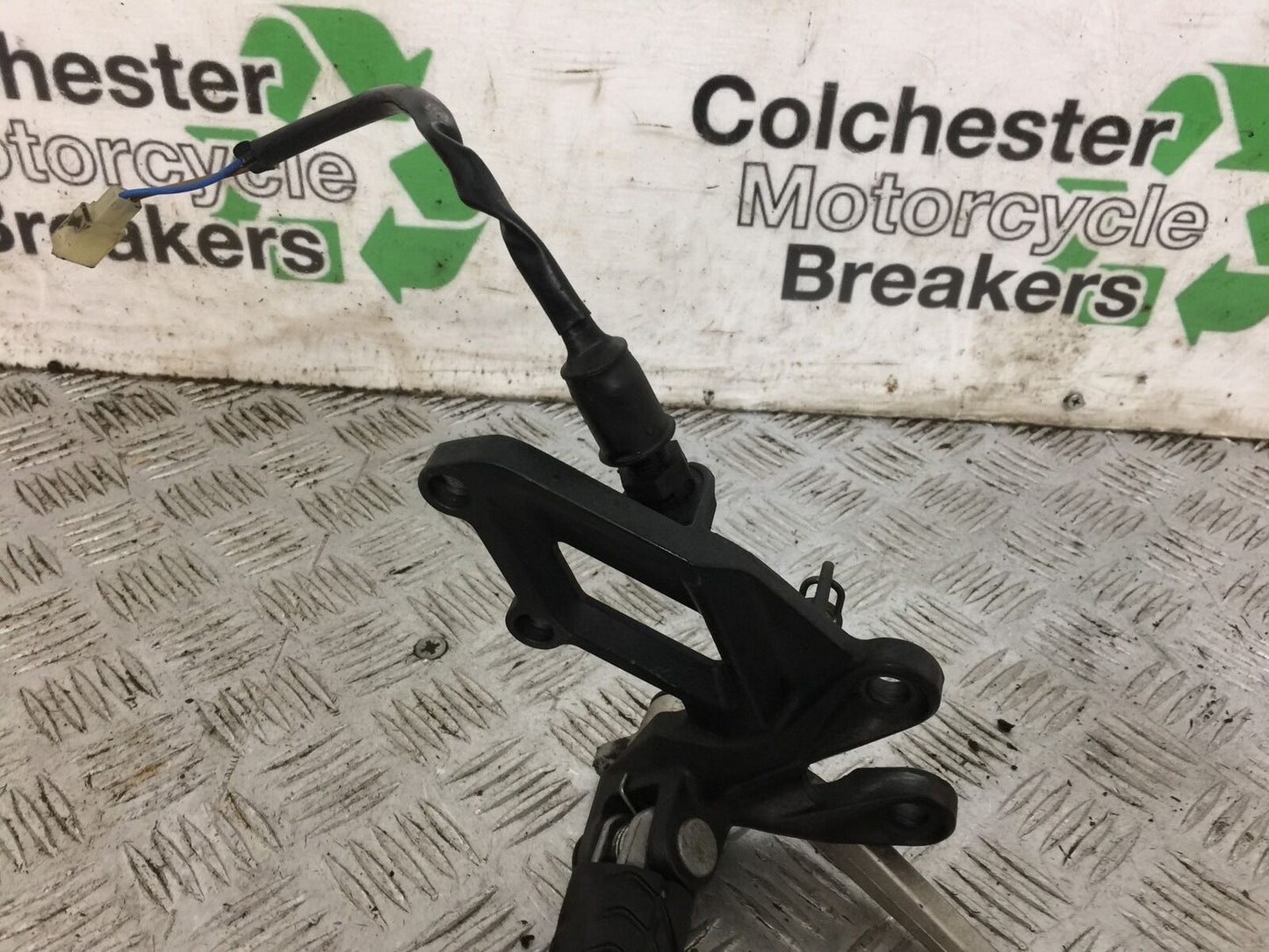 KAWASAKI ZZR1400 ZZR 1400 FRONT RIGHT HANGER  YEAR 2011 (STOCK 802)