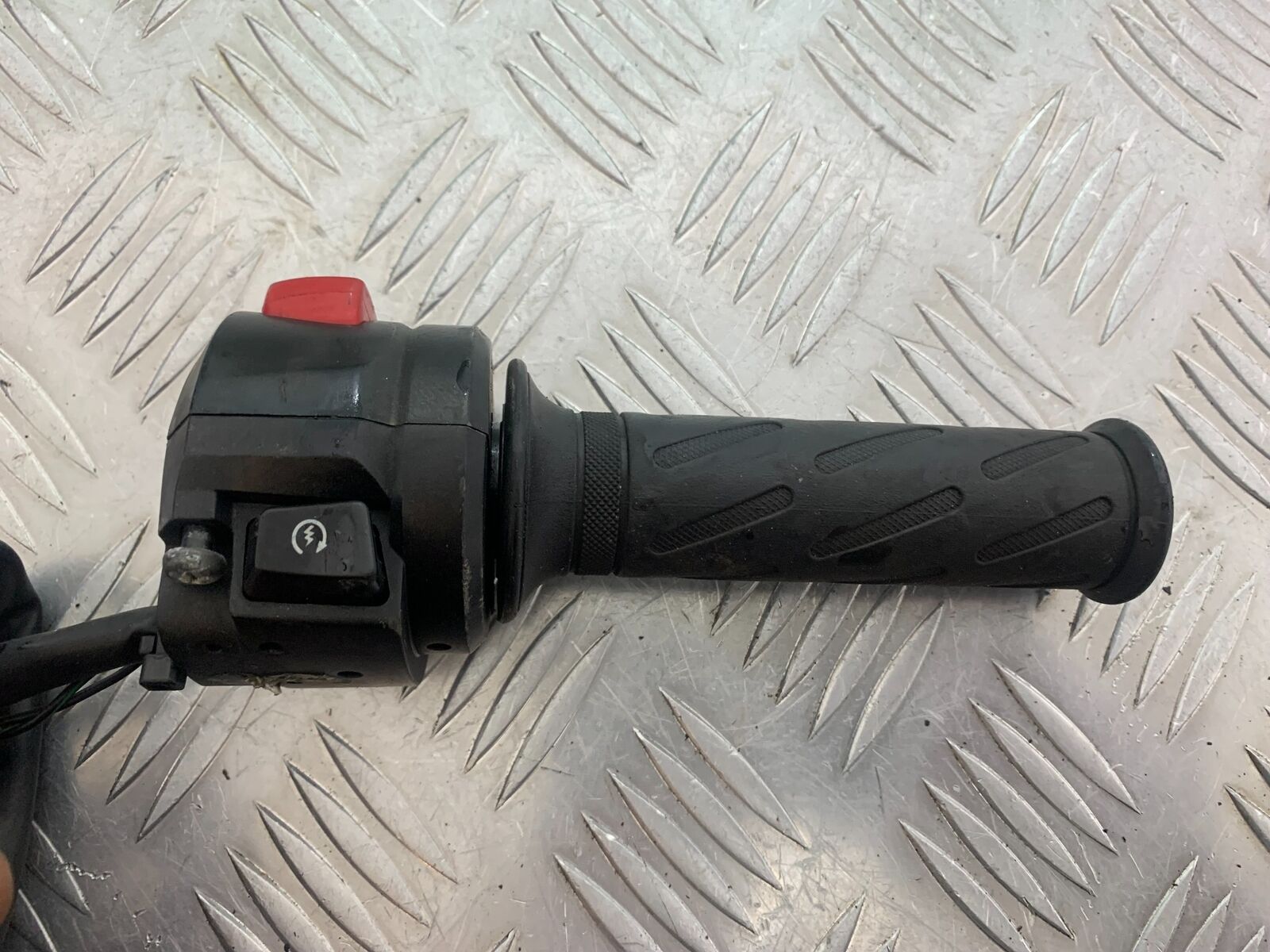 SUZUKI GSX650 F GSX 650 F RIGHT SWITCH GEAR  YEAR 2008-16 (CMB1045)