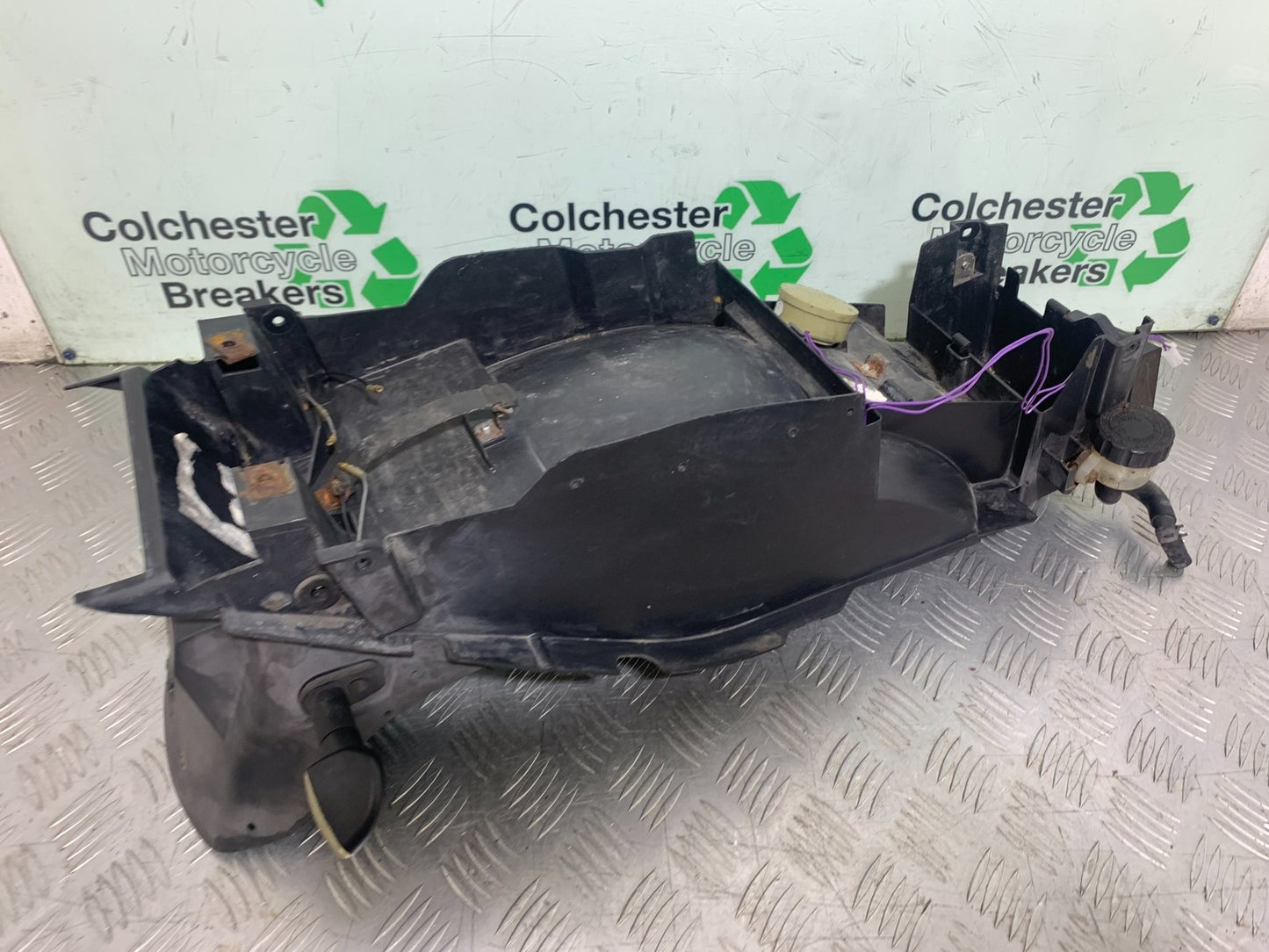 YAMAHA YZF1000 THUNDERACE UNDERTRAY YEAR 1997-2000 (CMB1204)