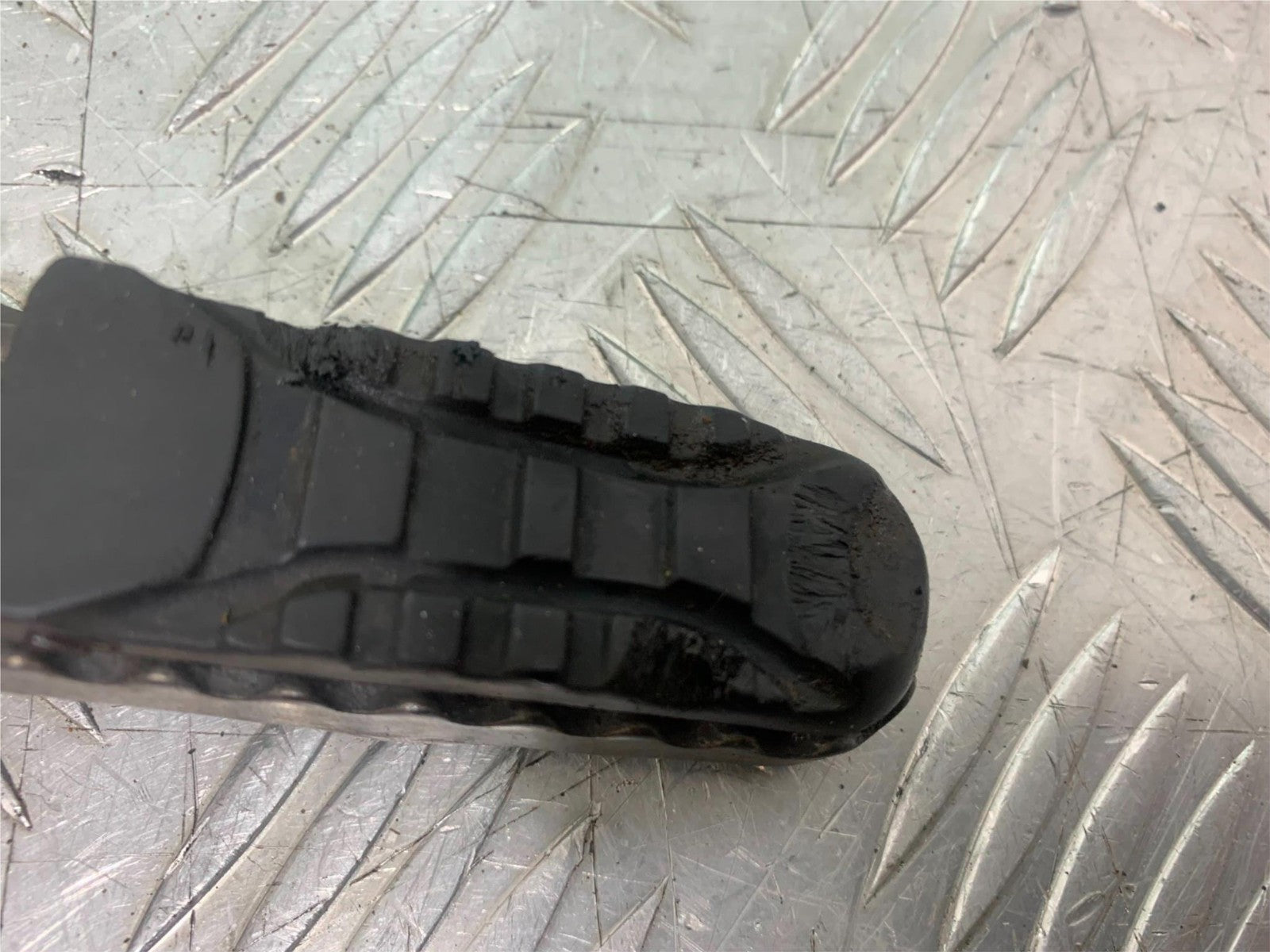 BMW R1200 R 1200 GS FRONT RIGHT FOOTPEG   YEAR 2013-2016 (CMB1257)