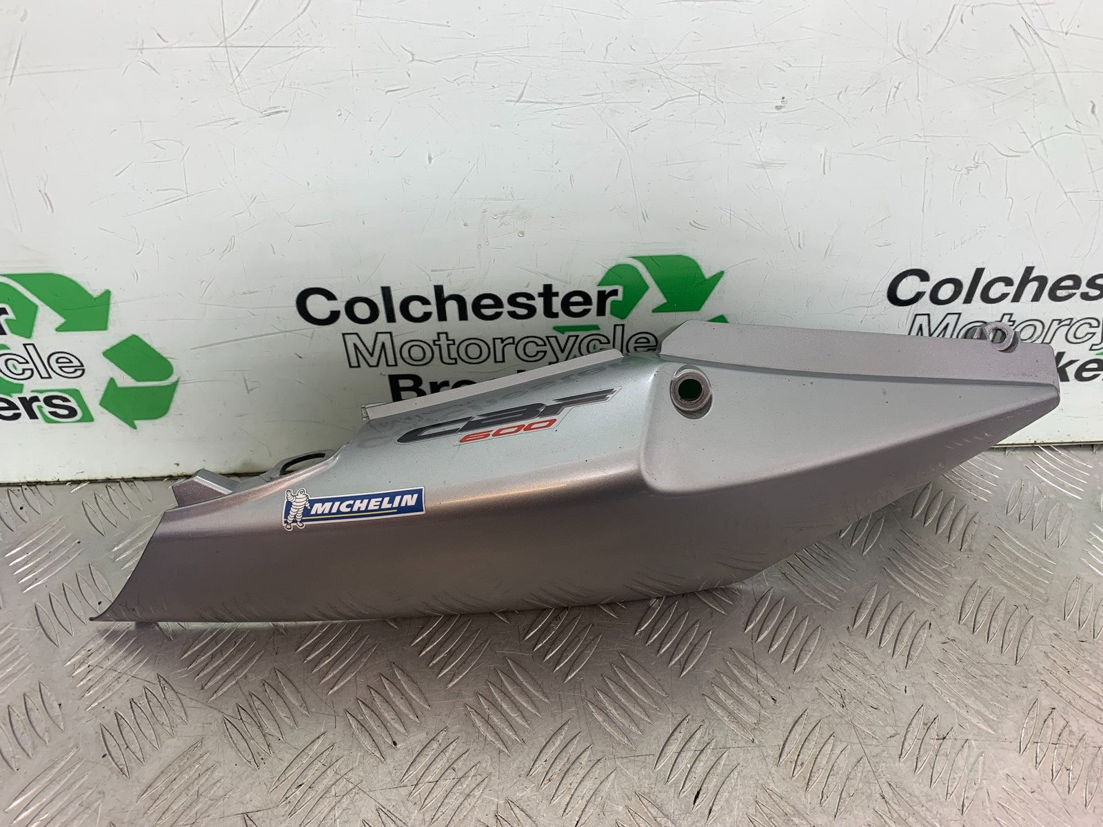 HONDA CBF600 CBF 600 RIGHT SEAT PANEL  YEAR 2004 -07 (CMB1247)