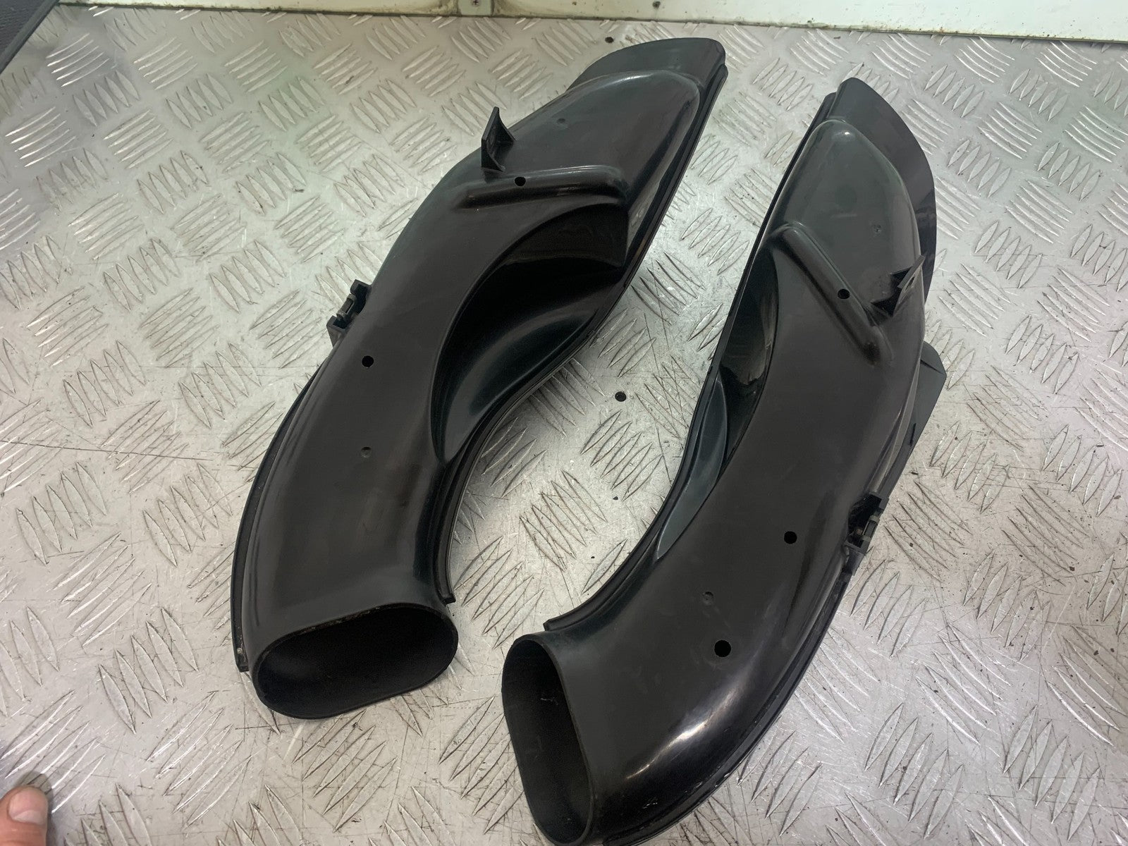 SUZUKI GSXR750 GSXR 750 K4 K5 AIR TUBES  2004-2005 (CMB1319)