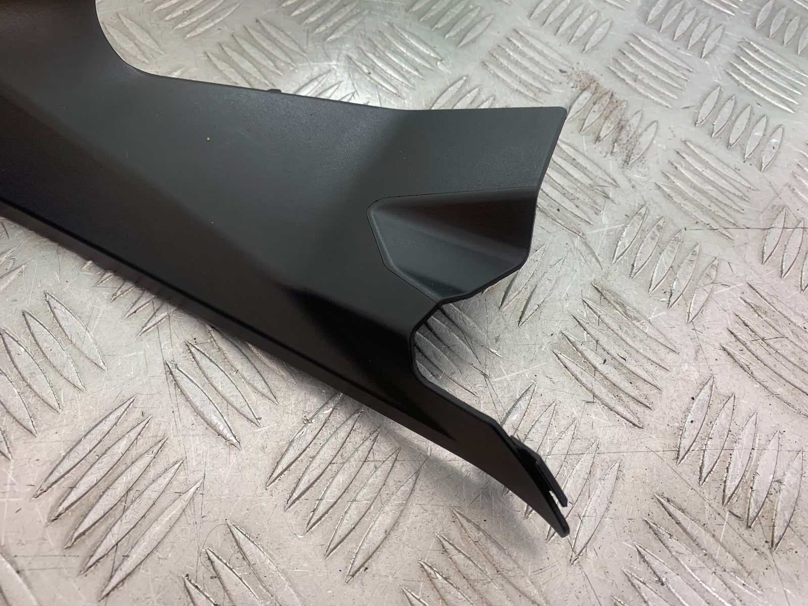 DUCATI 1299 PANIGALE LEFT TOP FAIRING INFILL PANEL YEAR 2016 (CMB 1187)