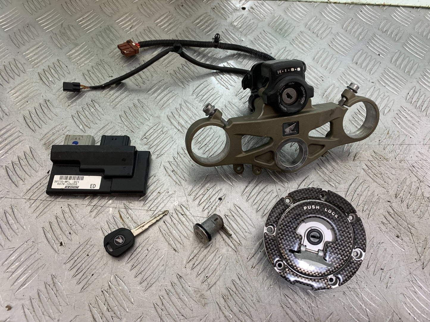 HONDA CBR1000 RR ECU LOCKS KEY  YEAR  2008-2011 (CMB1330)
