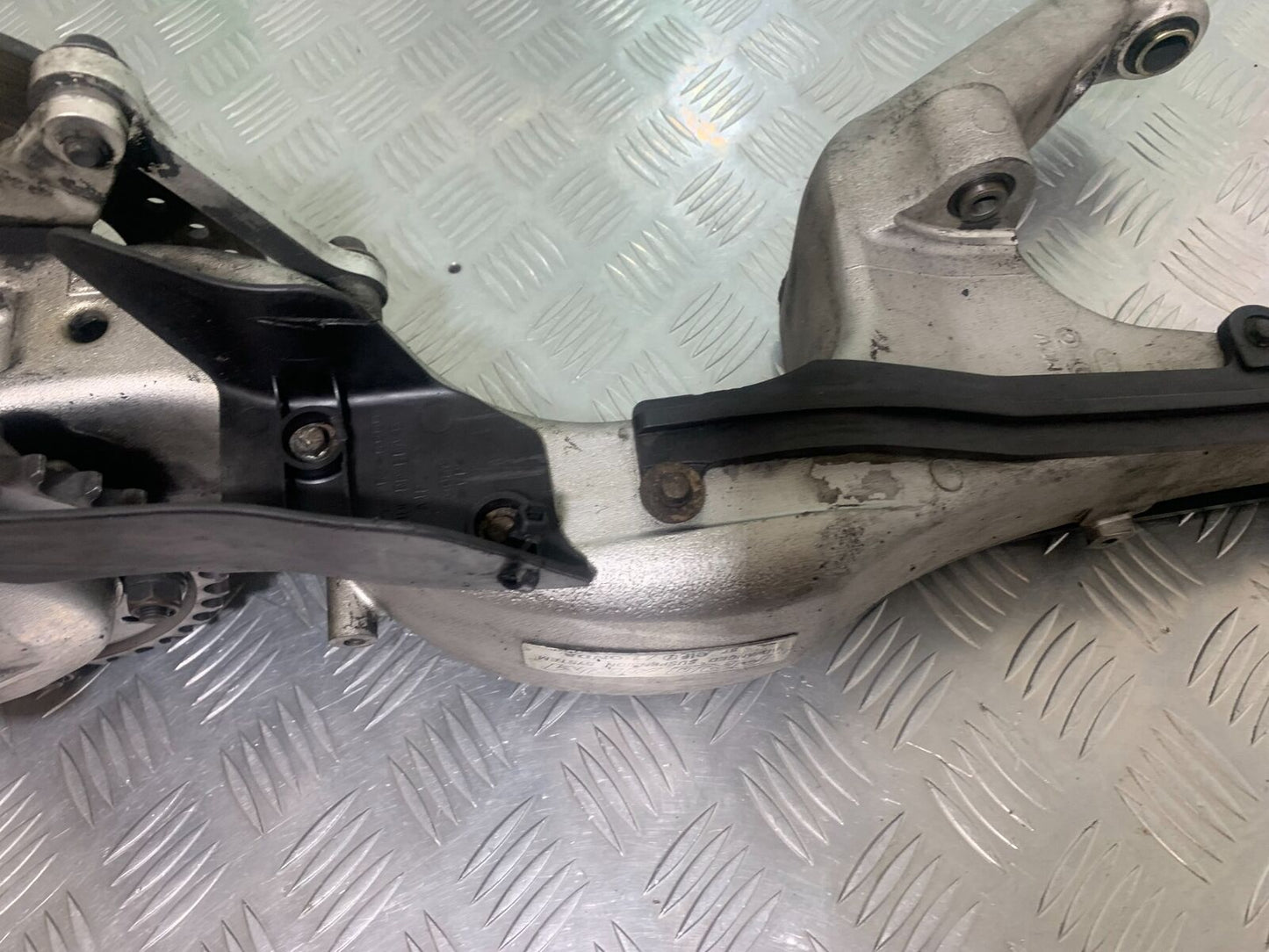 HONDA VFR800 VFR 800 V-TEC SWINGARM  YEAR 2002 -09 (CMB1012)