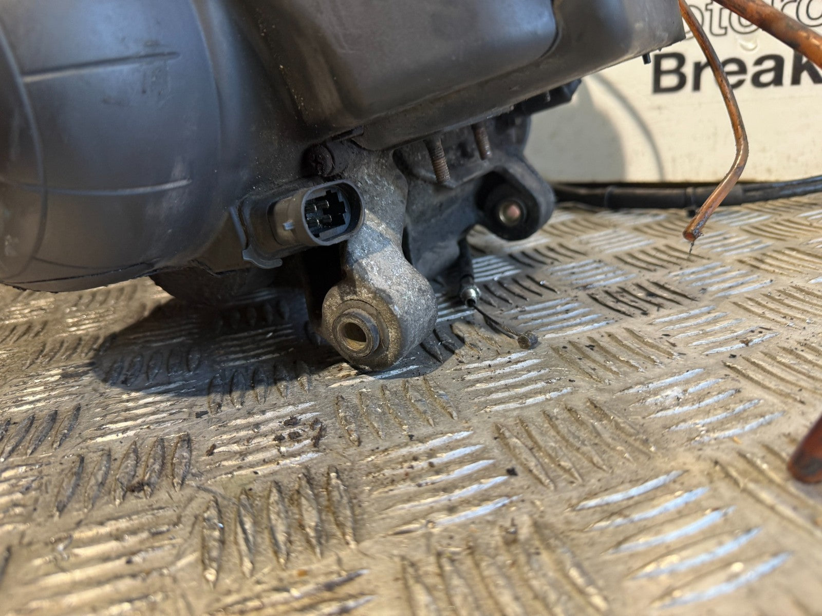PIAGGIO VESPA LXS S 50 ENGINE YEAR 2004-2016 (CMB1290)