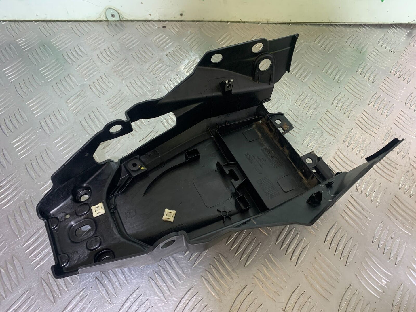 KTM 125 DUKE UNDERTRAY YEAR 2018-2023 (CMB1083)