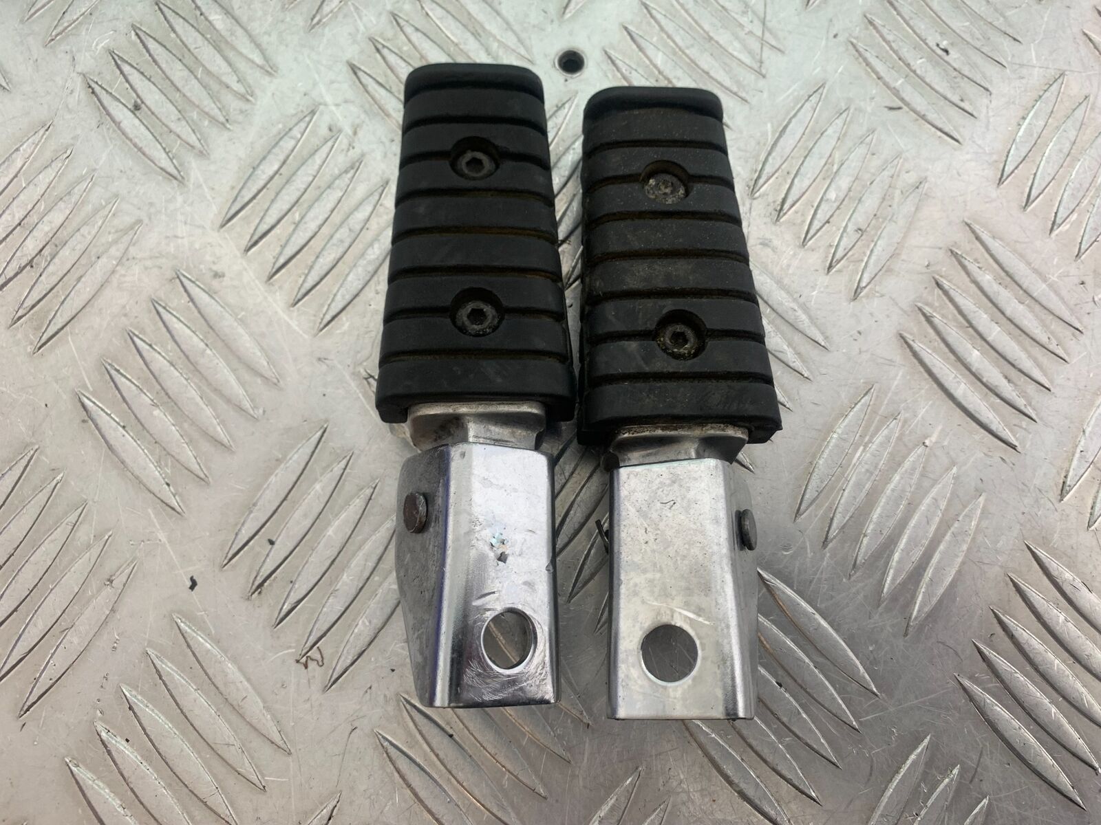 YAMAHA XV535 XV 535 VIRAGO REAR FOOTPEGS YEAR 1994-02 (CMB1044)