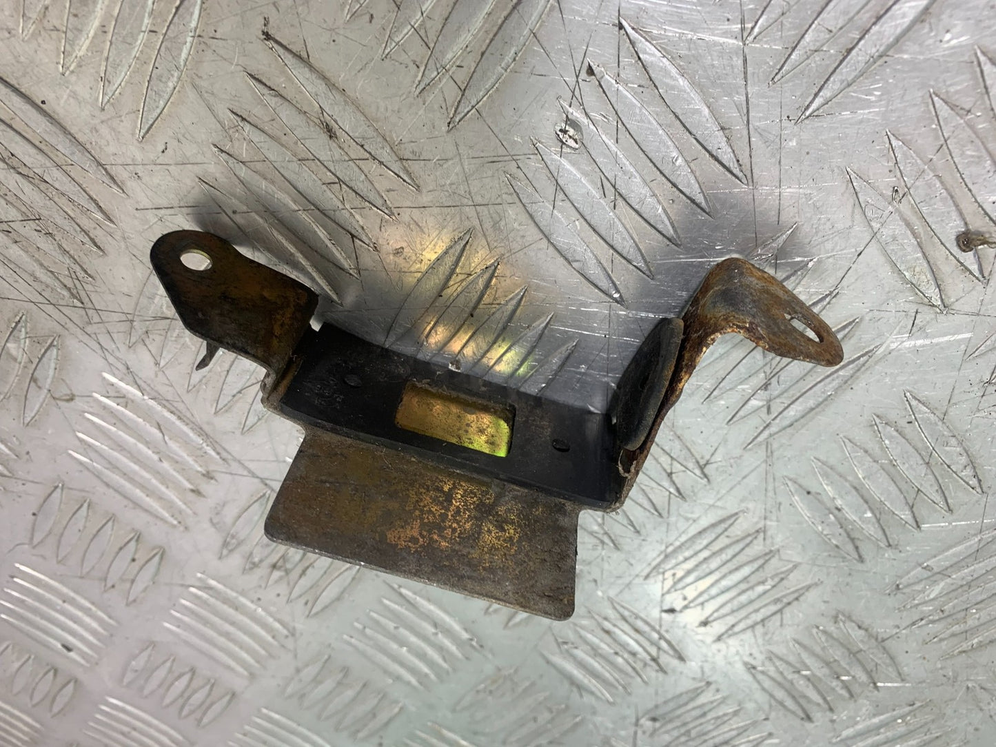HONDA CG125 CG 125 BATTERY BOX STRAP YEAR 1998-2000 (CMB1282)