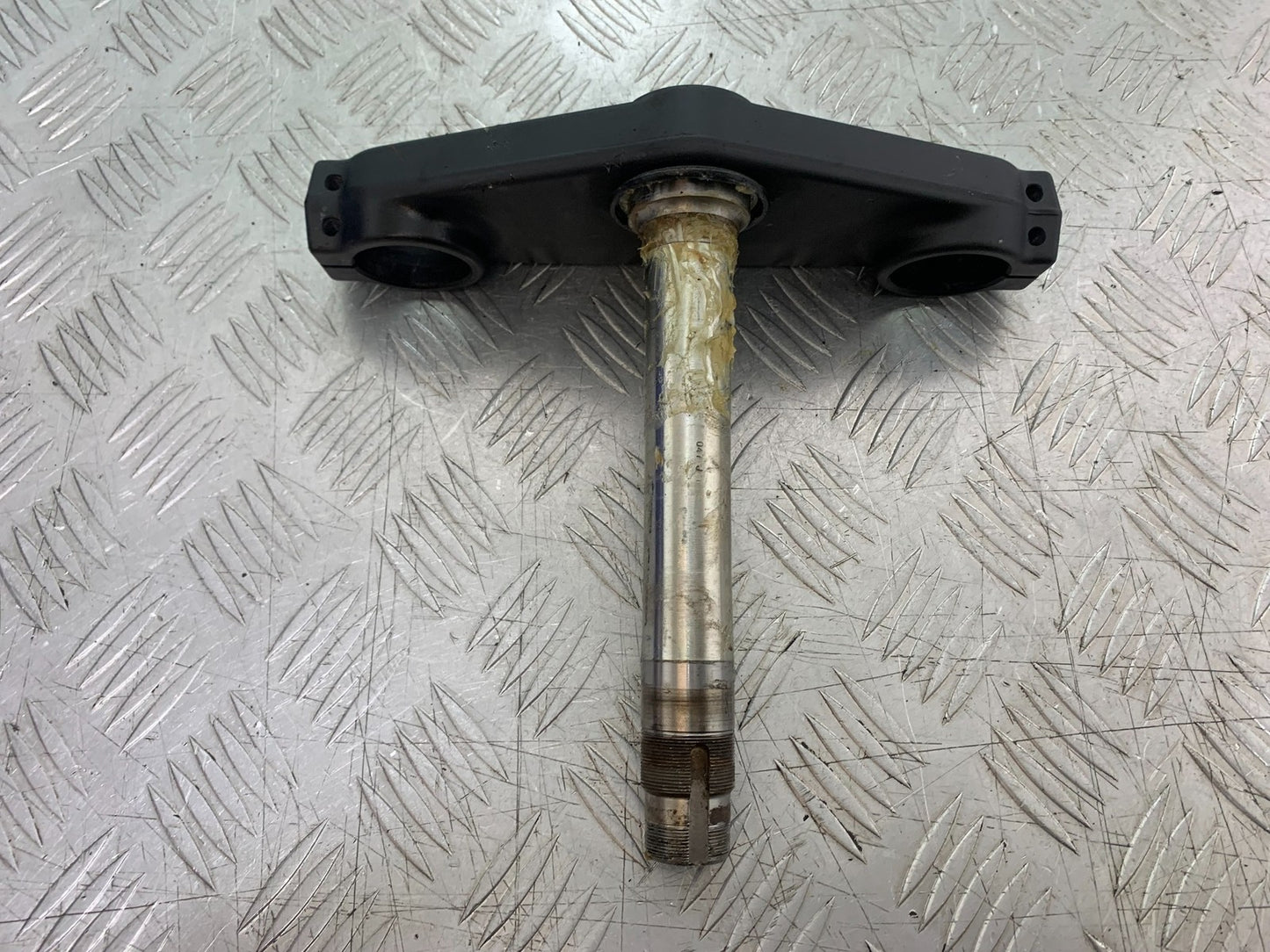 TRIUMPH 1050 SPRINT GT BOTTOM YOKE YEAR 2010-2016 (CMB1250)