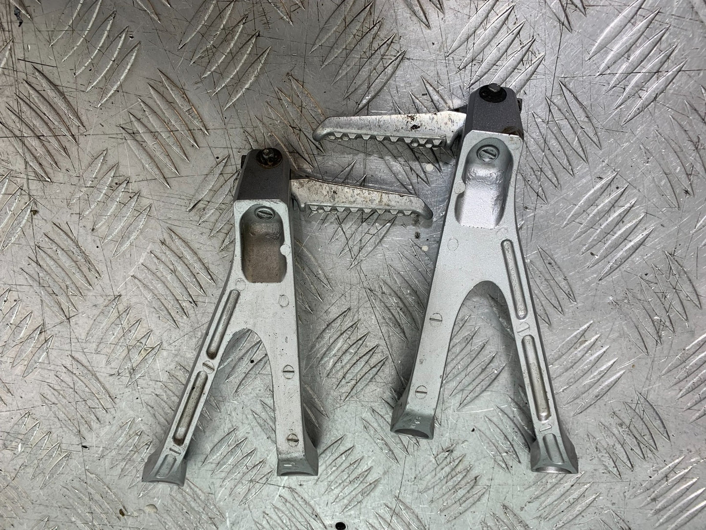 HONDA CBR1000 rr FIREBLADE REAR HANGERS AND PEGS   2012-2016 (CMB1280)
