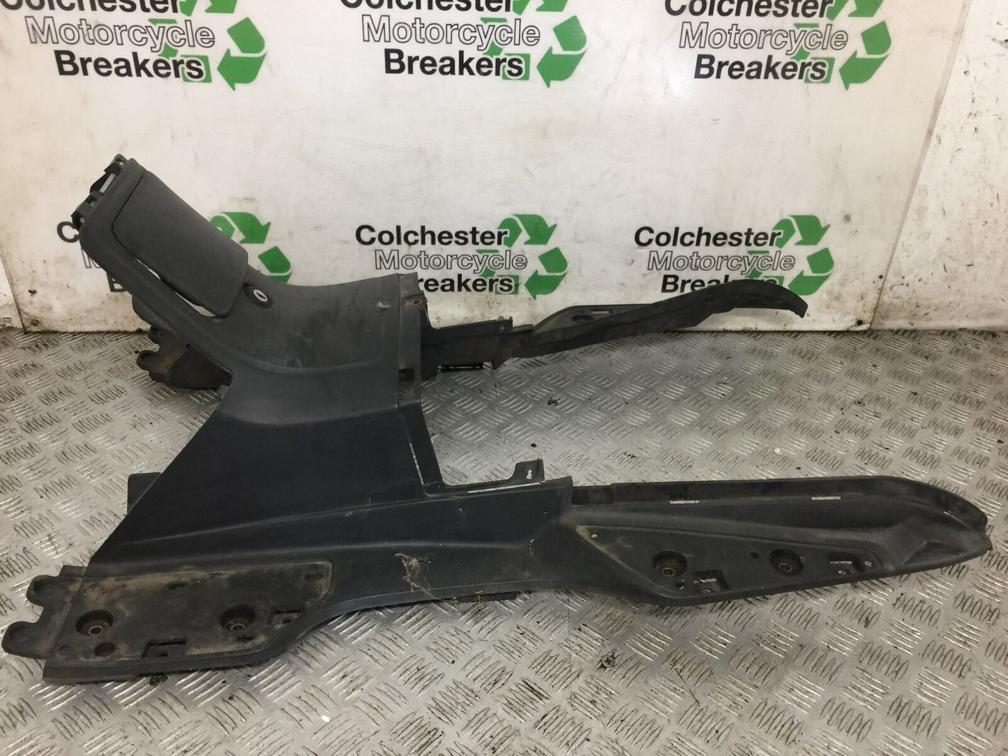 SUZUKI AN 250 BURGMAN INNER FOOTBOARD  YEAR 1999  (STOCK 881)