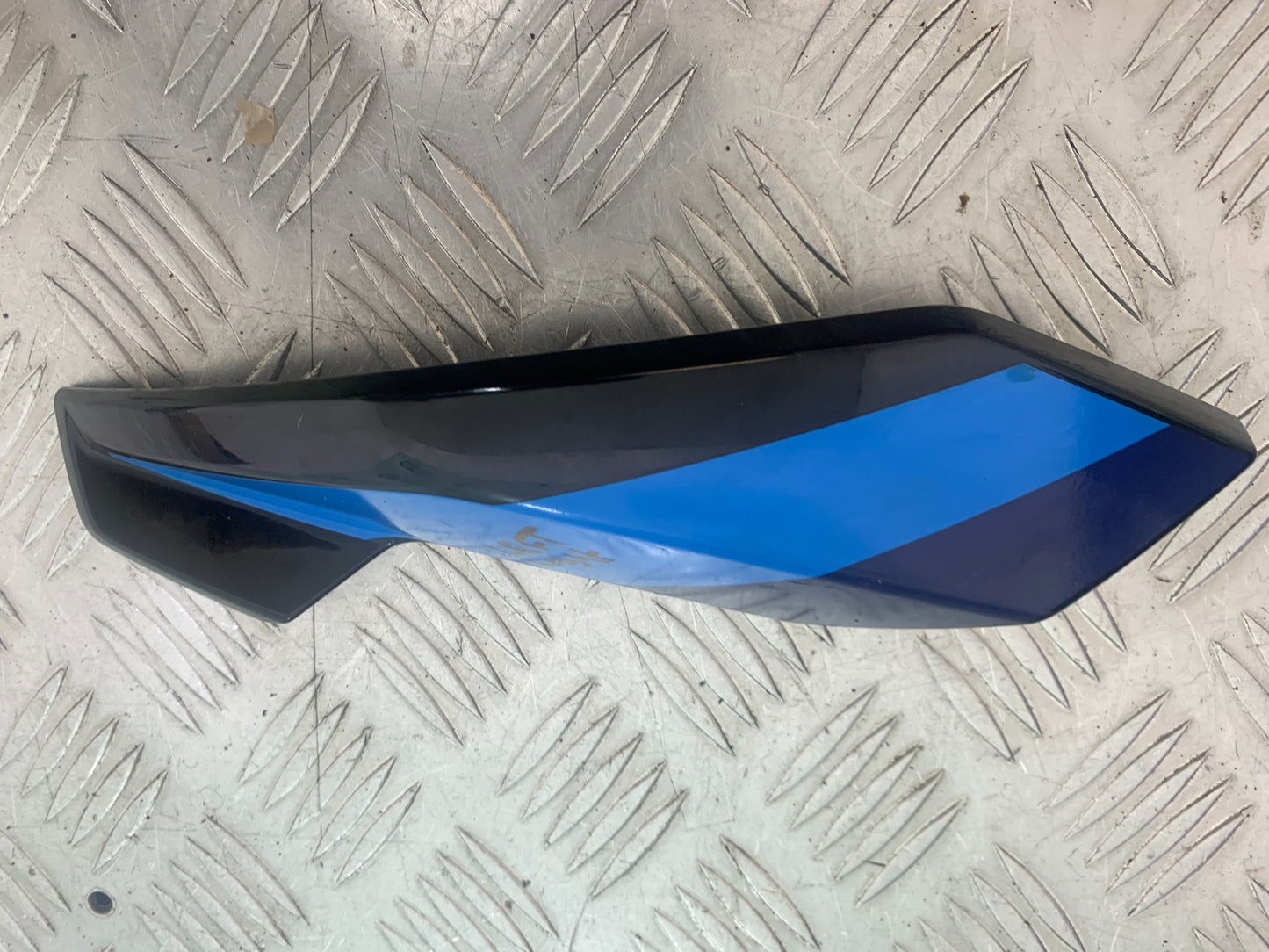 BMW M1000 R LEFT HEADLIGHT FAIRING INFILL COVER  YEAR 2023-2024 (CMB1140)