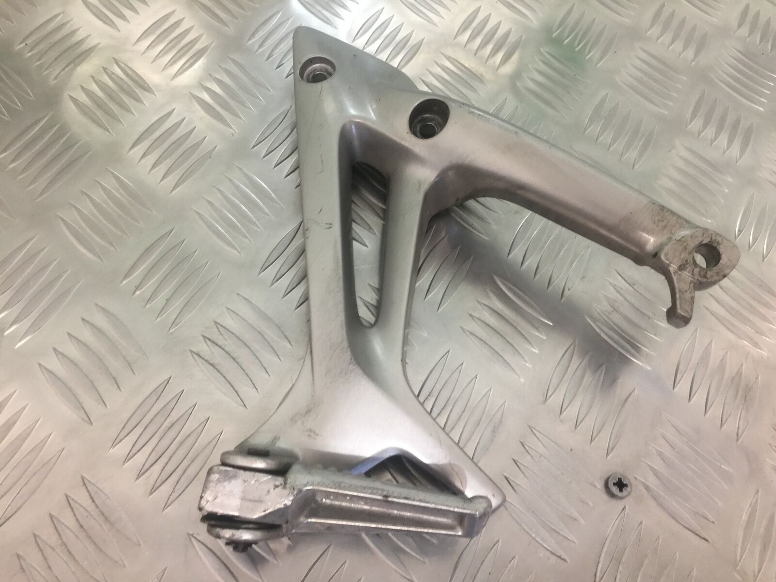 HONDA VFR800 VFR 800 V-TEC LEFT REAR HANGER   YEAR  2003 -2009 (STOCK 916)