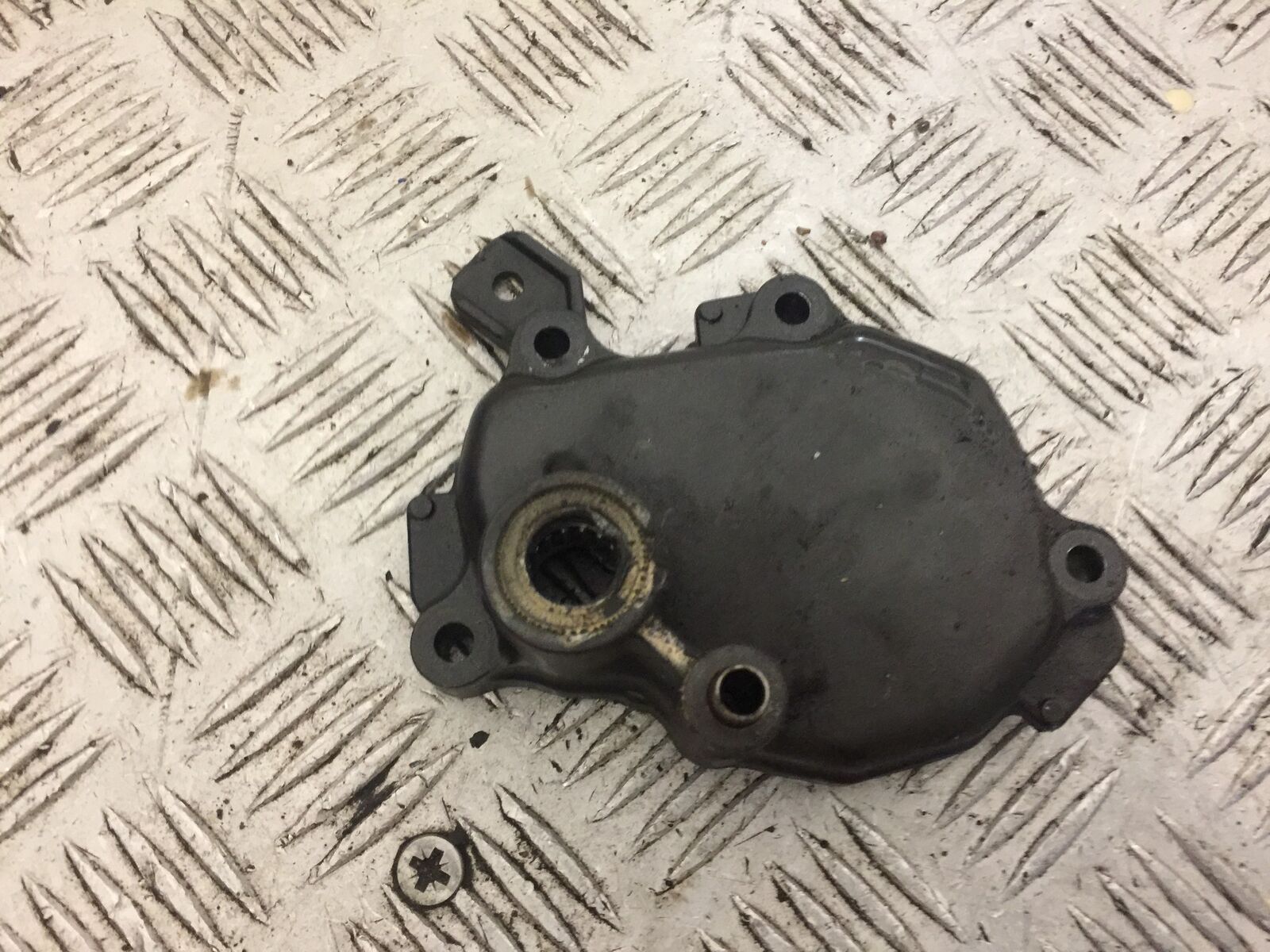 HONDA CBR1000 rr FIREBLADE GEAR SHAFT COVER YEAR 2004-07 (STOCK 690)
