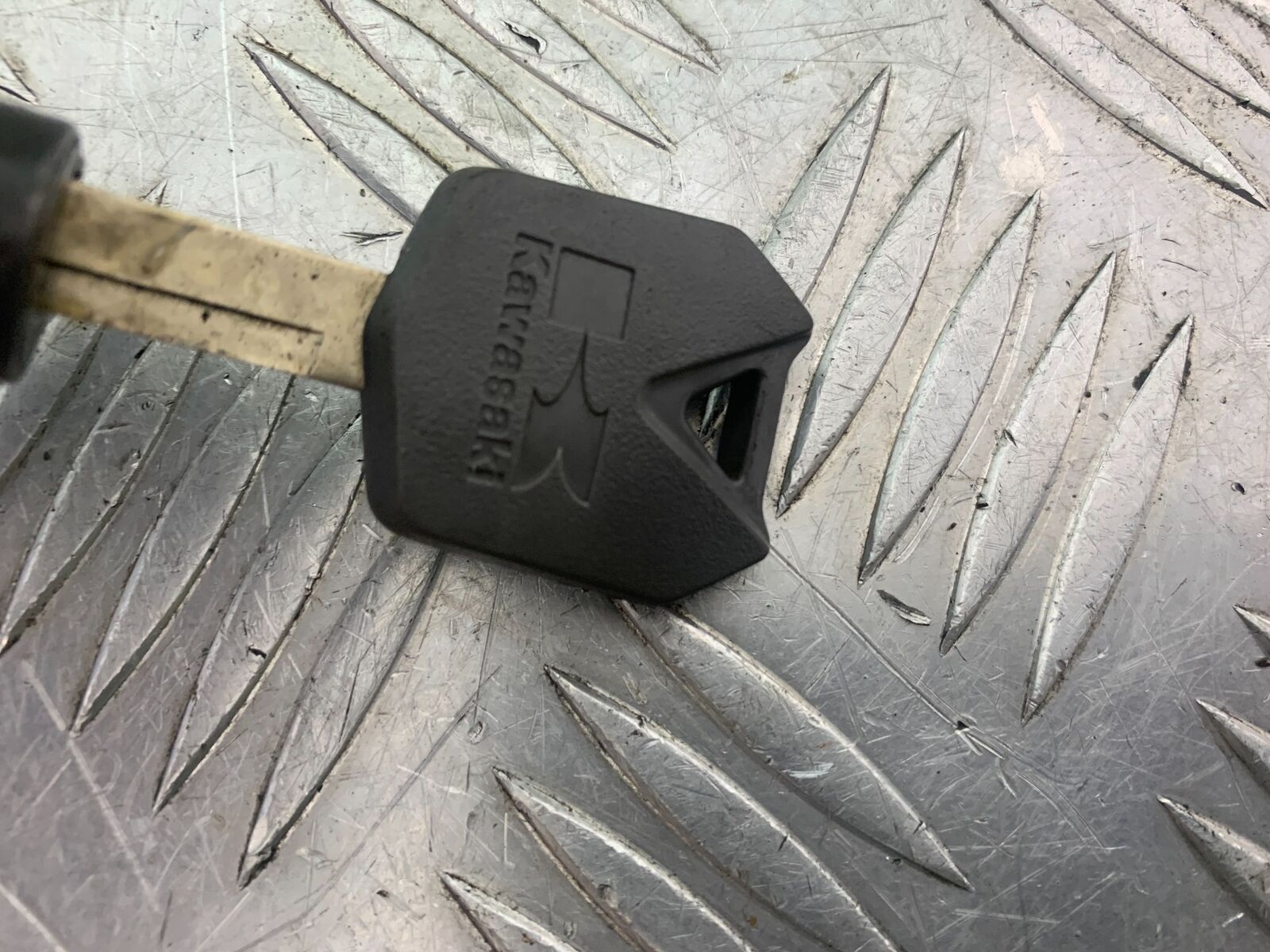 KAWASAKI ER6 F SEAT LOCK AND KEY  YEAR 2005-2008 (CMB1098)