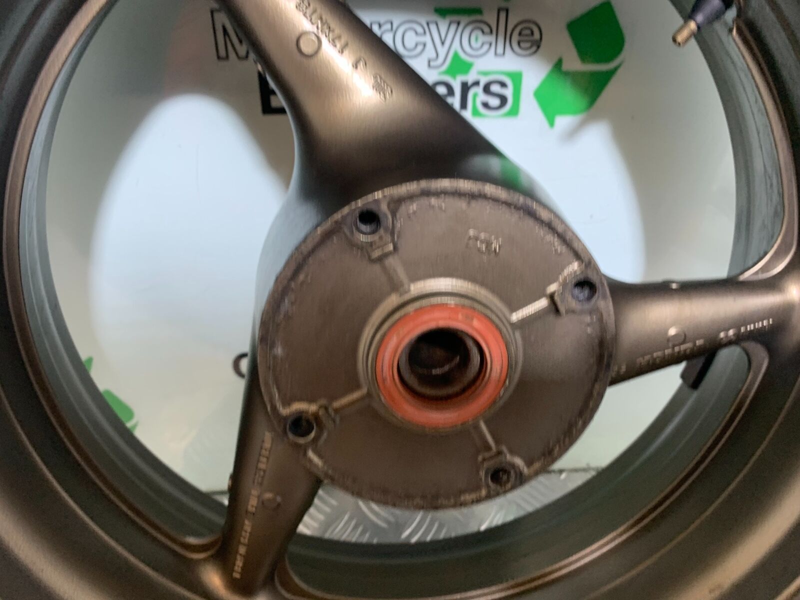 HONDA CBR 929 RRY FIREBLADE REAR WHEEL   YEAR 2000-01 (CMB1094)
