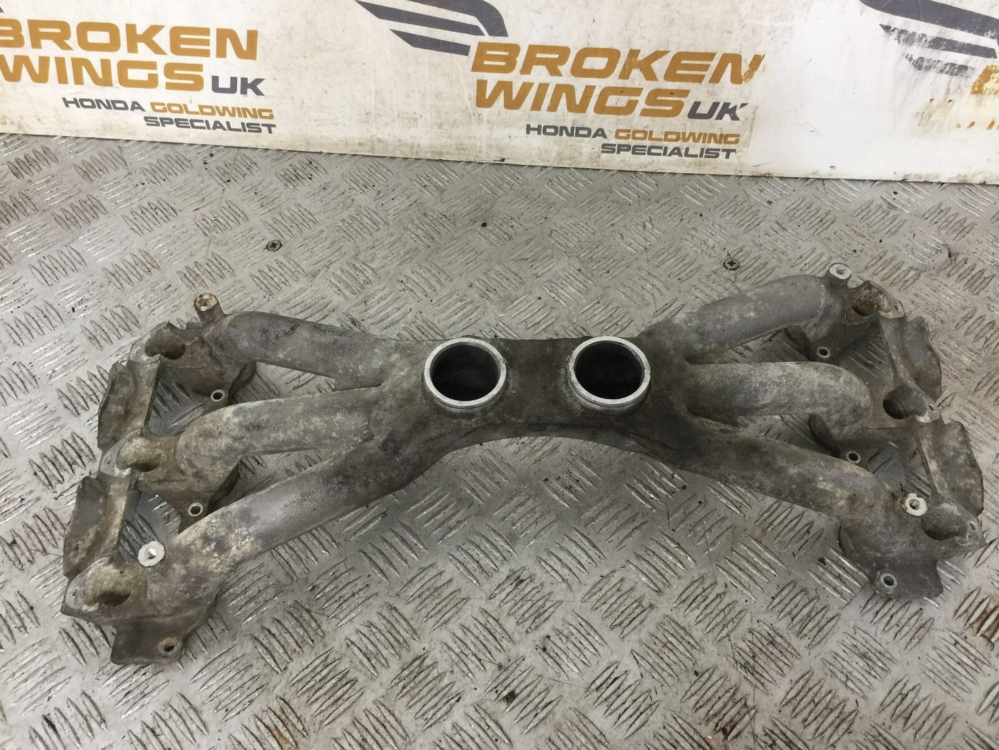 HONDA GL1800 GL 1800 CARB MANIFOLDS   YEAR 2004-10 ABS (STOCK 890)
