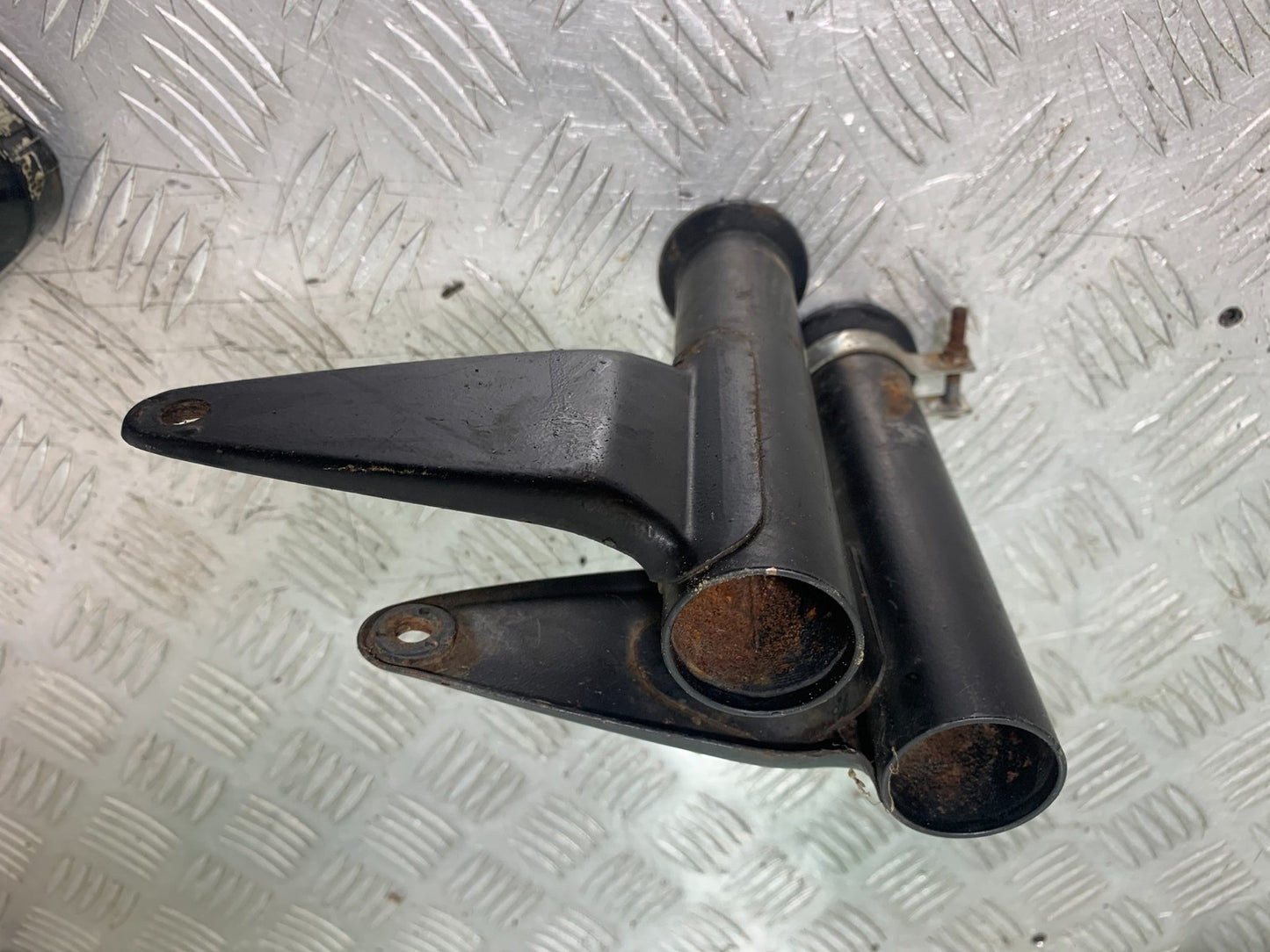HONDA CG125 CG 125 HEADLIGHT BRACKETS   YEAR 1998-2000 (CMB1282)