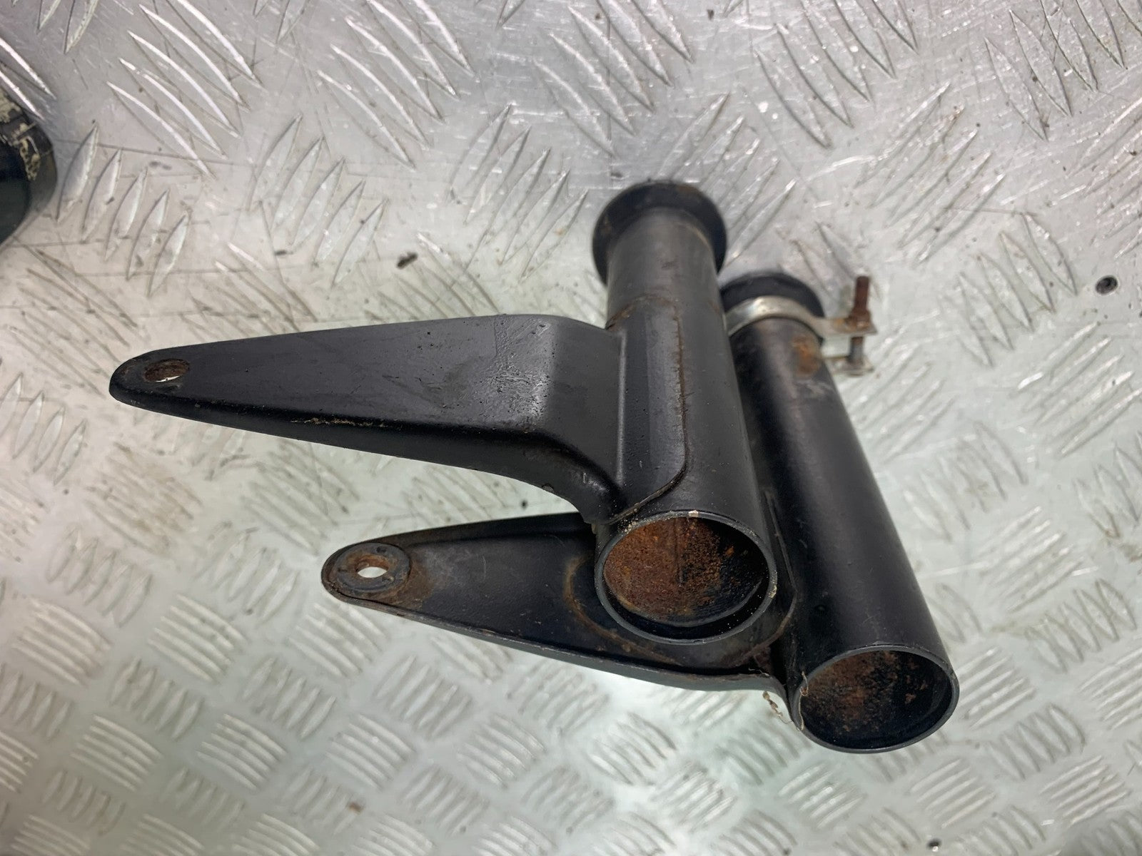 HONDA CG125 CG 125 HEADLIGHT BRACKETS   YEAR 1998-2000 (CMB1282)