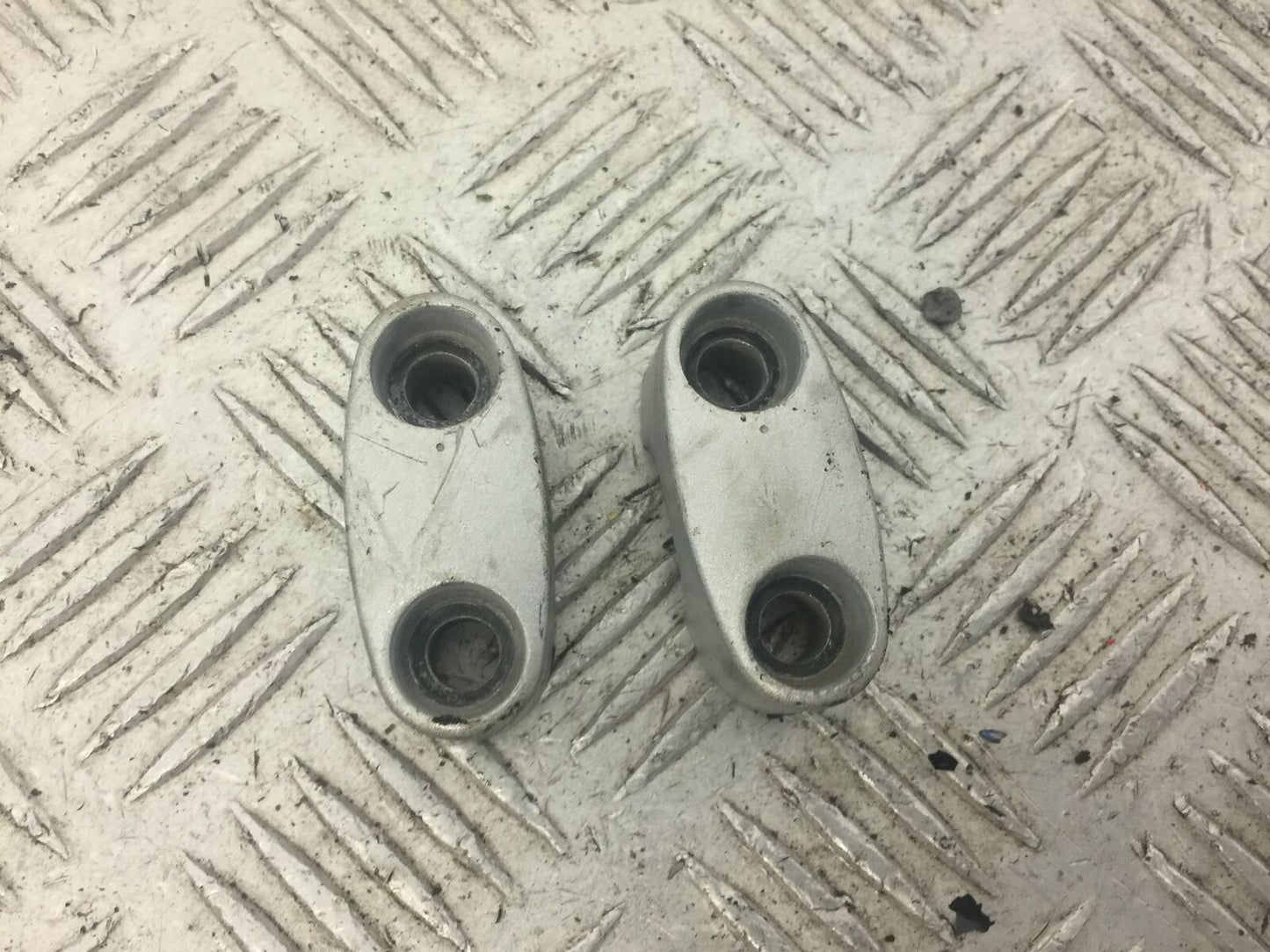 HONDA CB900 CB 900 HORNET BAR CLAMPS  YEAR 2002-06 (STOCK 633)