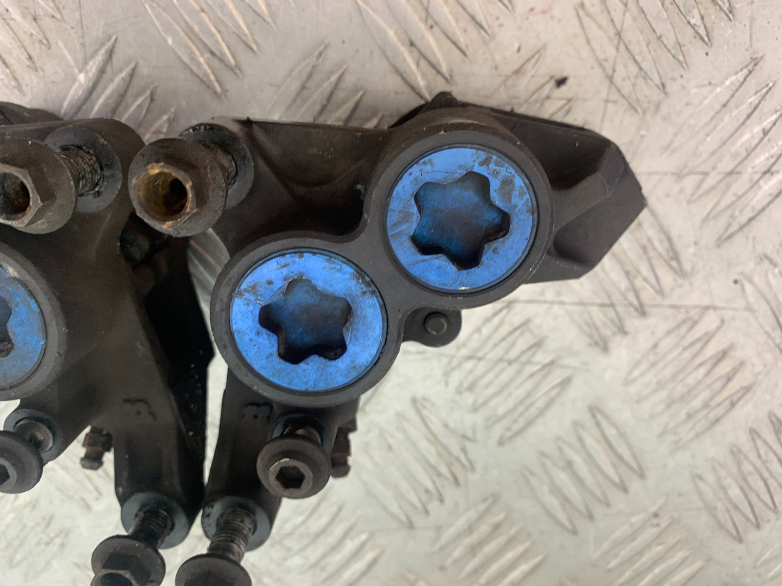 YAMAHA YZF1000 THUNDERACE FRONT BRAKE CALIPERS YEAR 1997-2000 (CMB1204)
