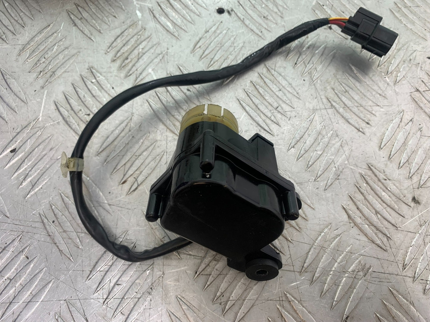 HONDA CBR1000 rr FIREBLADE EXHAUST SERVO MOTOR   YEAR 2012-2016 (CMB1198)