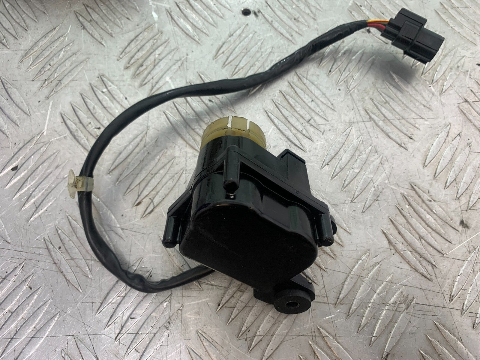 HONDA CBR1000 rr FIREBLADE EXHAUST SERVO MOTOR   YEAR 2012-2016 (CMB1198)
