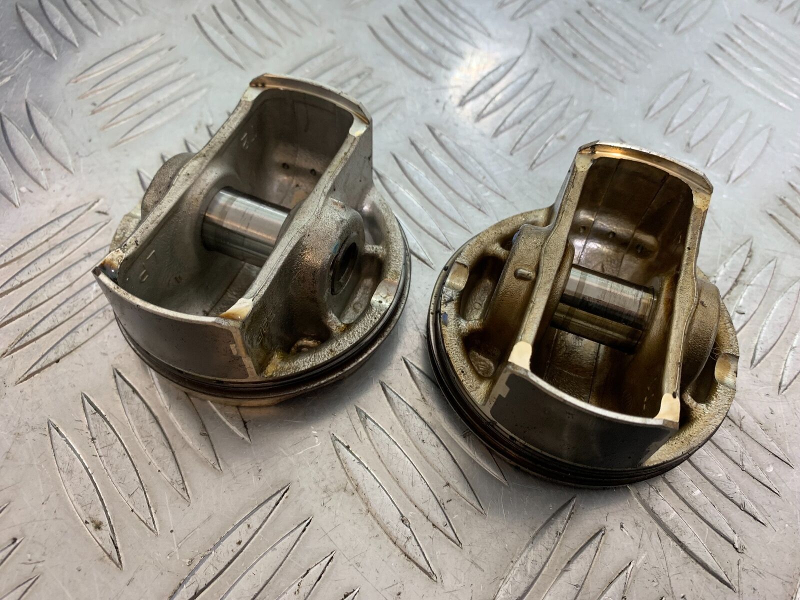 TRIUMPH 765 STREET TRIPLE RS 2 X PISTONS  YEAR 2018-2021