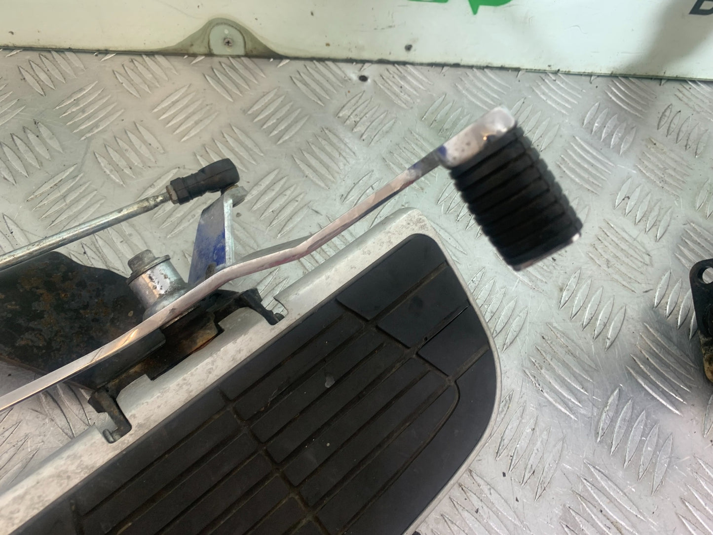 HONDA VTX1300 S-6  LEFT FOOTBOARD  YEAR 2004-09 (CMB1159)