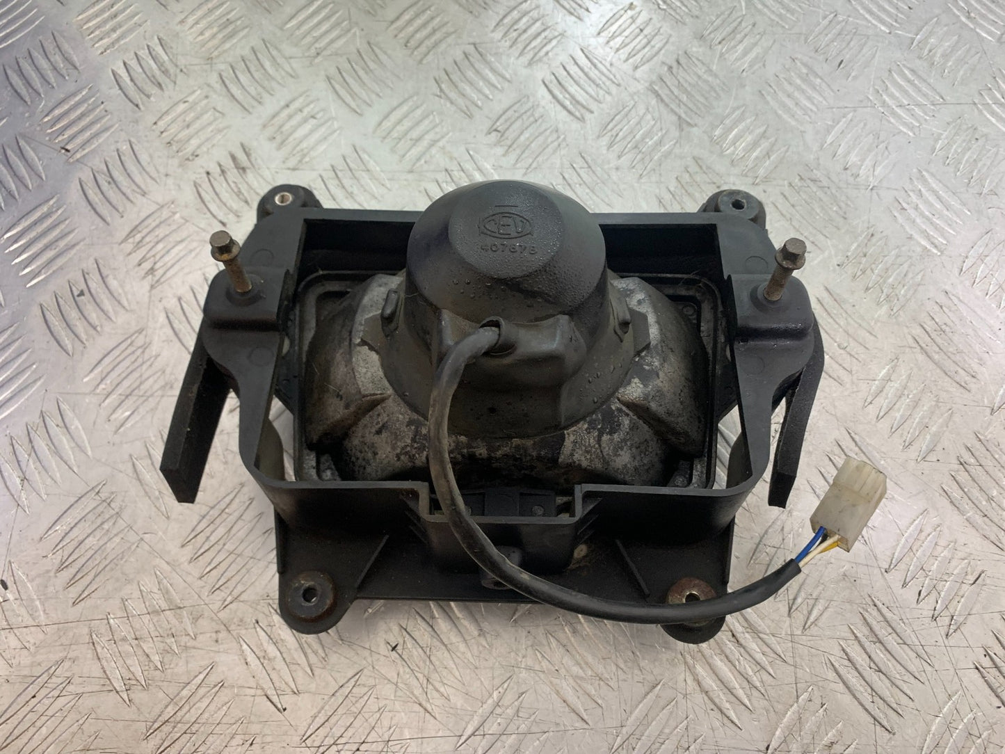 TRIUMPH TROPHY 900 HEADLIGHT   YEAR 1991-95 (CMB1251)