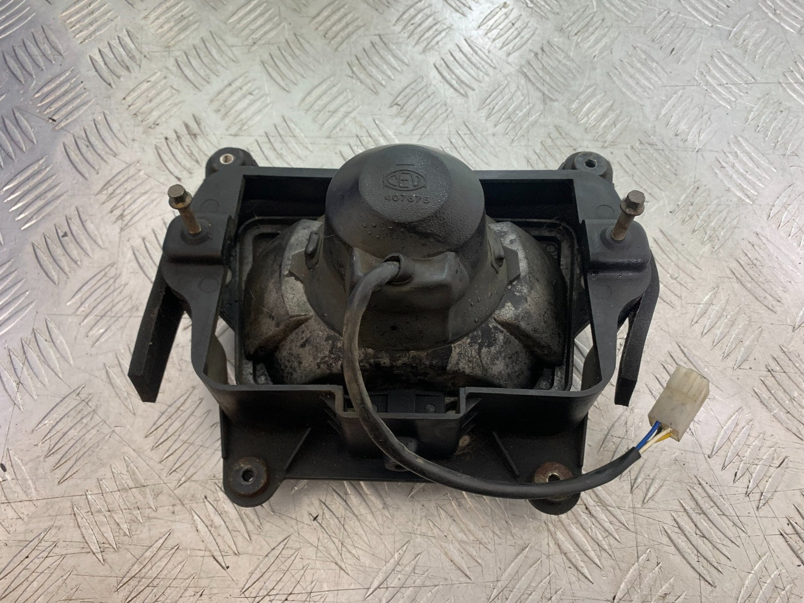 TRIUMPH TROPHY 900 HEADLIGHT   YEAR 1991-95 (CMB1251)