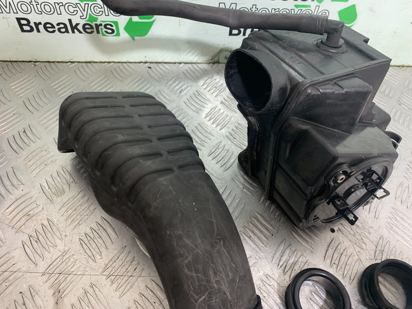 HONDA VT700 VT 700 SHADOW AIRBOX  YEAR 1984-85 (CMB1328)