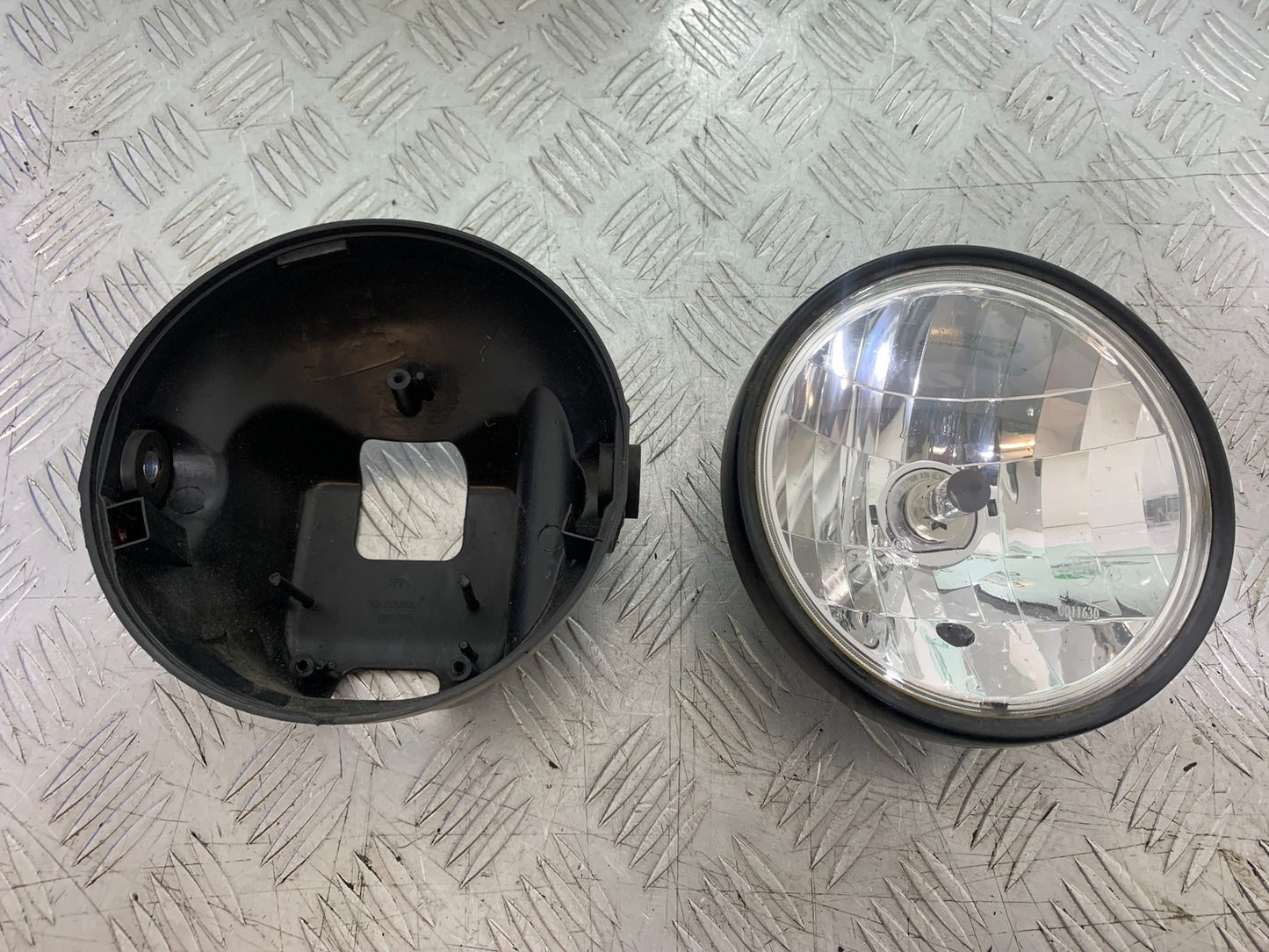 YAMAHA YBR125 YBR 125 HEADLIGHT AND BACKING YEAR 2010-2017 (CMB1252)
