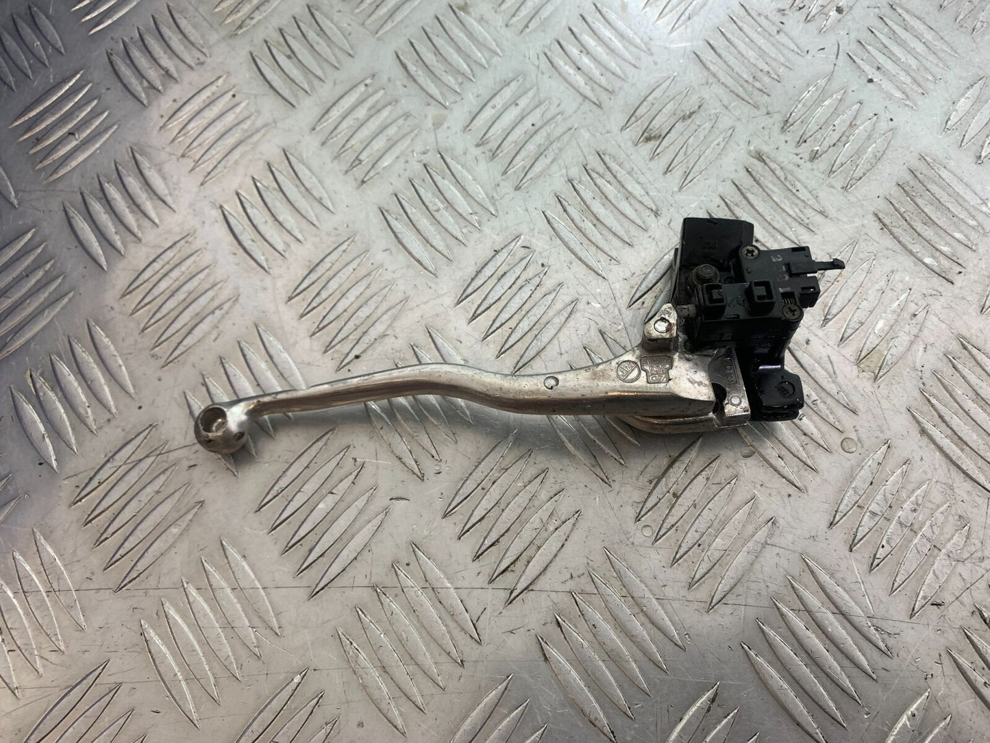KAWASAKI Z650 ER650 KNFAN CLUTCH LEVER & BRACKET   YEAR 2022-2024 (CMB1112)